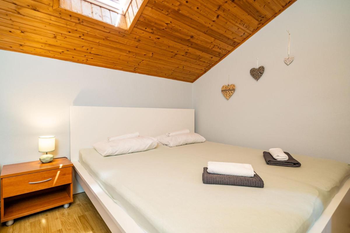 Nostromo Guesthouse with the Sea View
