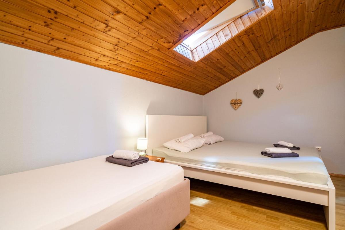 Nostromo Guesthouse with the Sea View