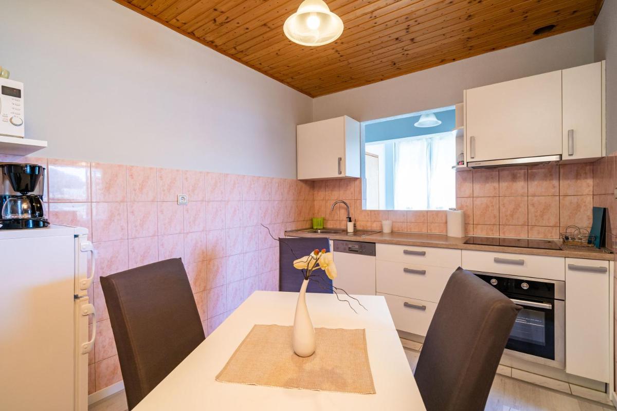 Nostromo Guesthouse with the Sea View