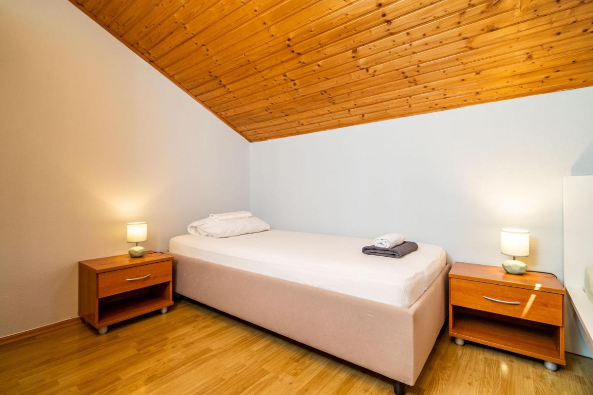 Nostromo Guesthouse with the Sea View