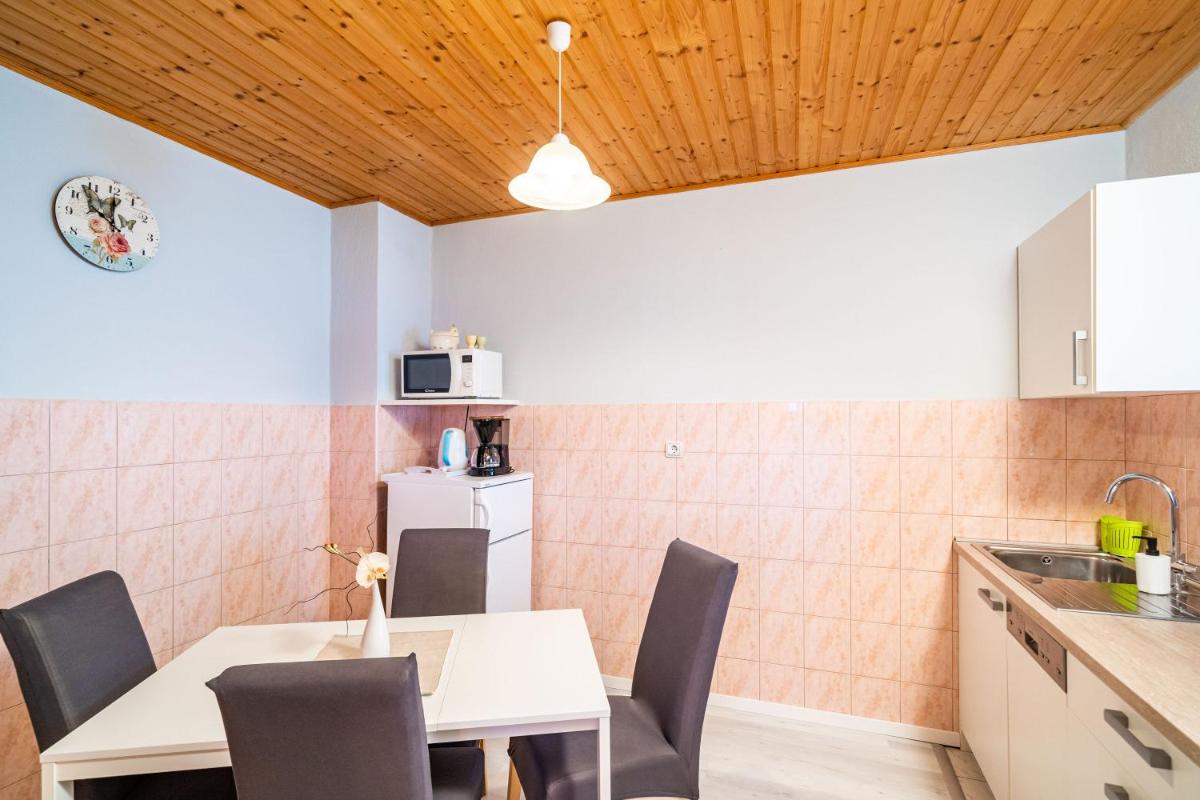 Nostromo Guesthouse with the Sea View