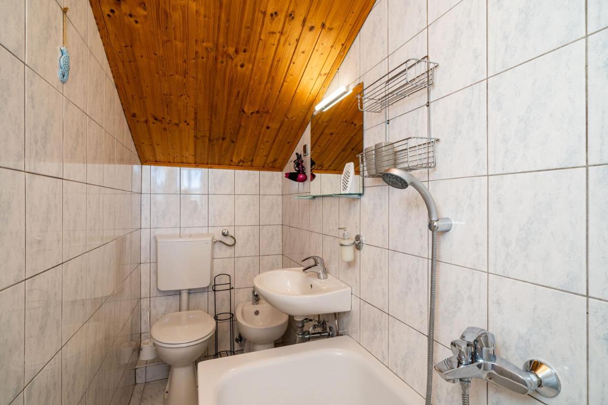 Nostromo Guesthouse with the Sea View