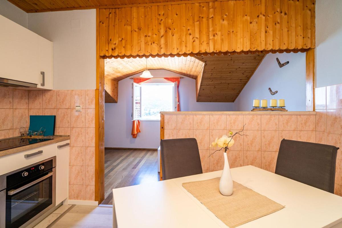 Nostromo Guesthouse with the Sea View