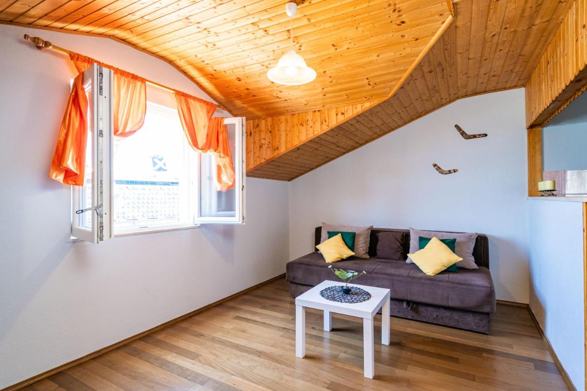 Nostromo Guesthouse with the Sea View