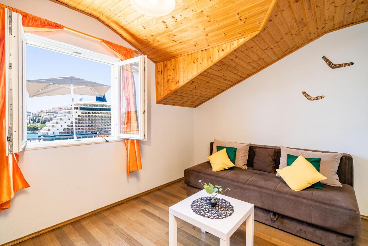 Nostromo Guesthouse with the Sea View
