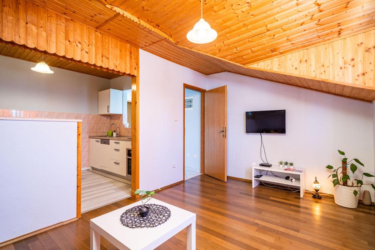 Nostromo Guesthouse with the Sea View