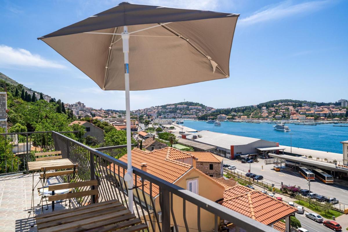 Nostromo Guesthouse with the Sea View