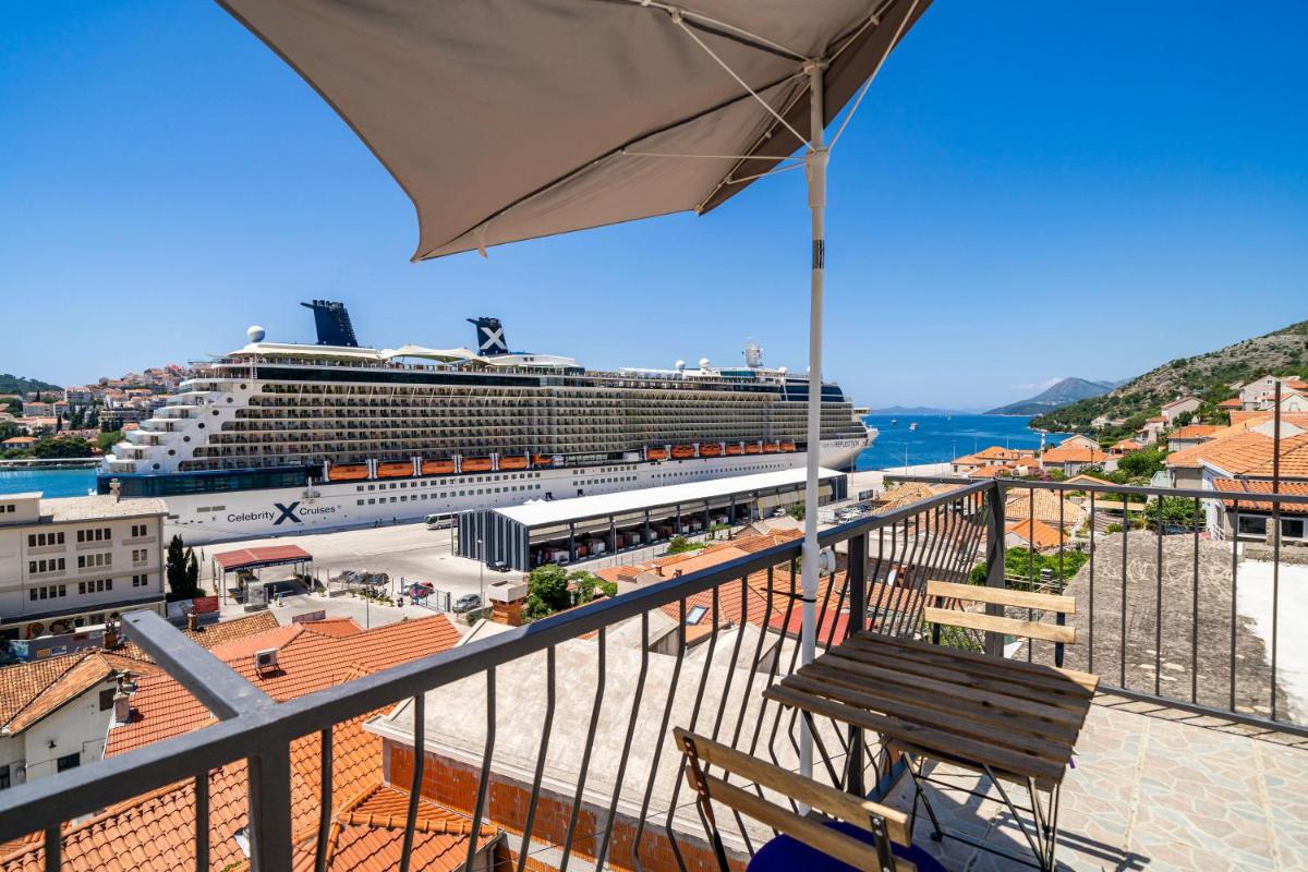 Nostromo Guesthouse with the Sea View