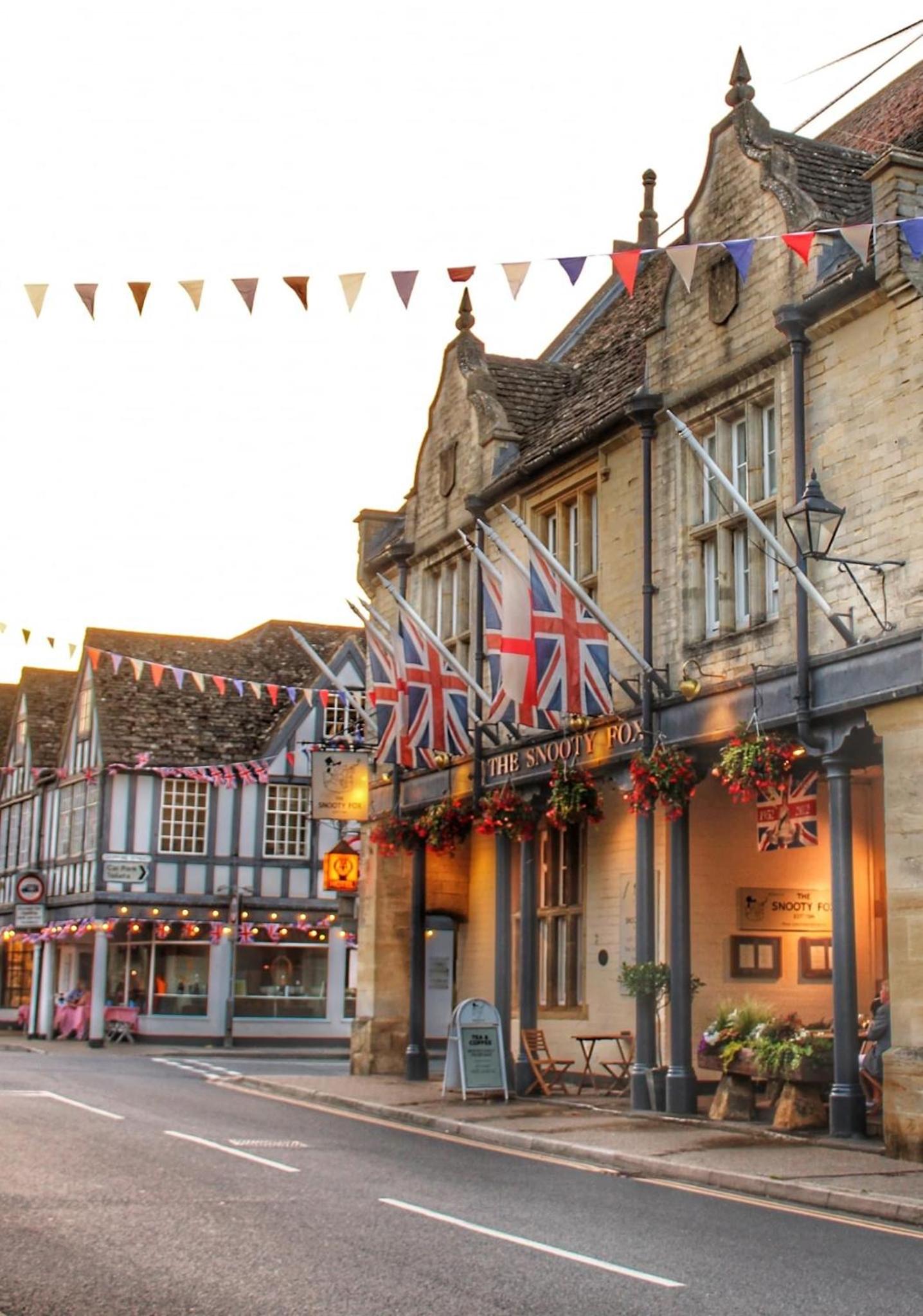 Stylish one bedroom Cotswold Coach House Tetbury view 5
