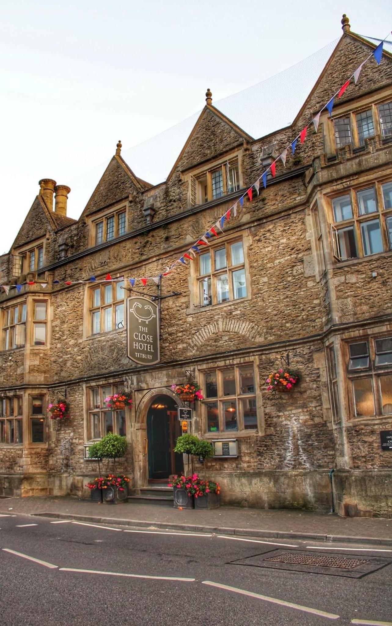 Stylish one bedroom Cotswold Coach House Tetbury view 4