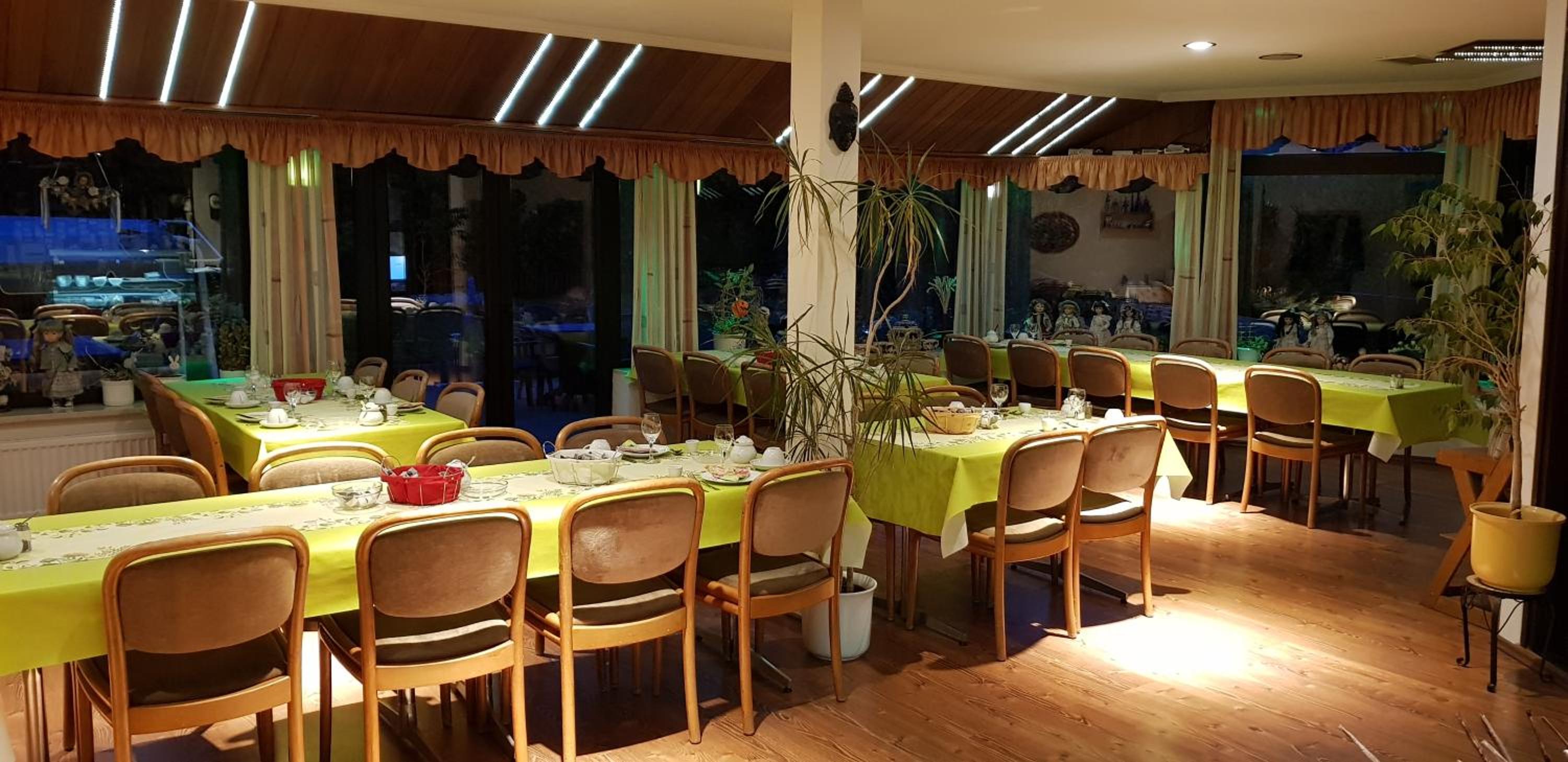 Pension Strohm im Lieth Café