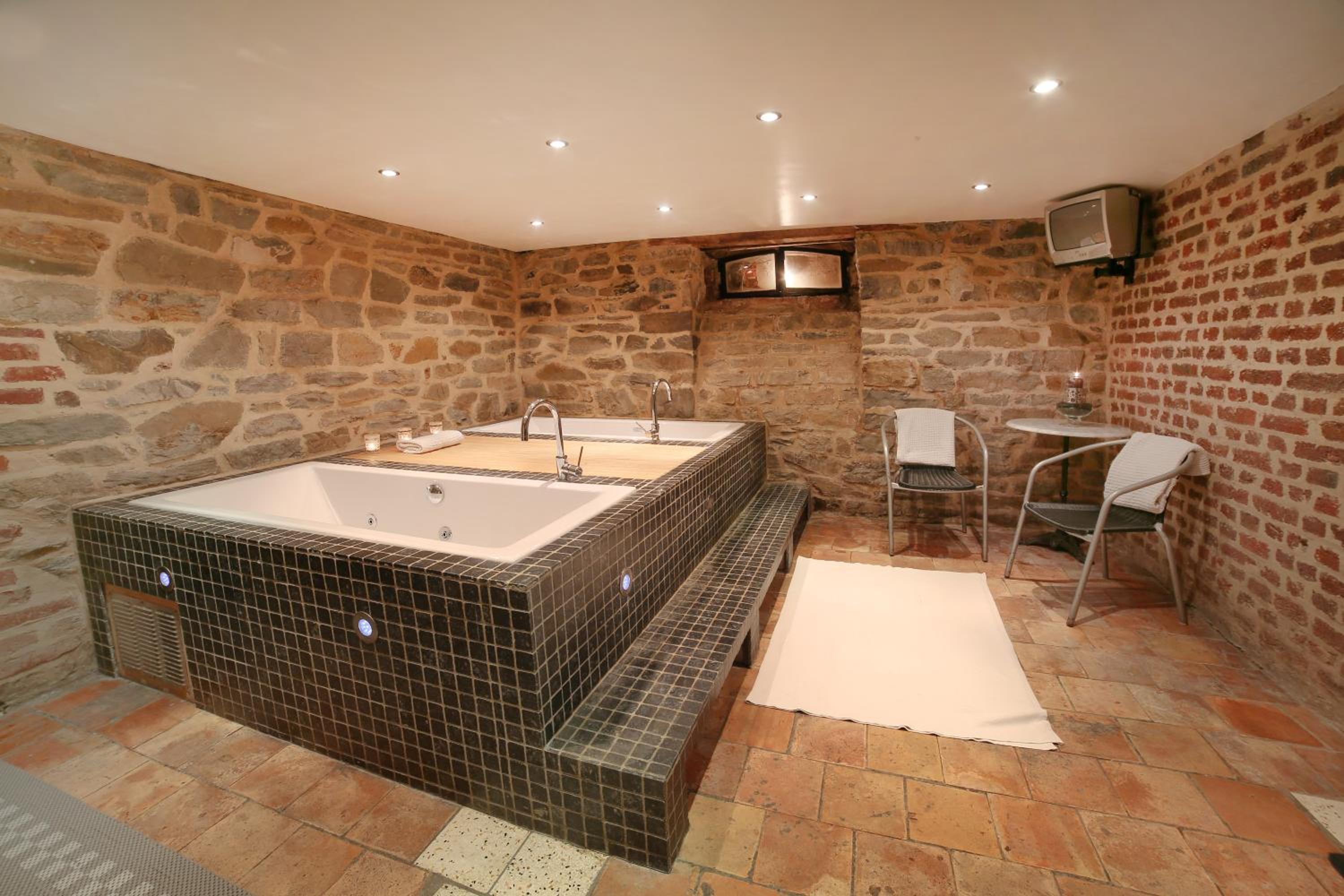 Dolce Villa Pool and Wellness