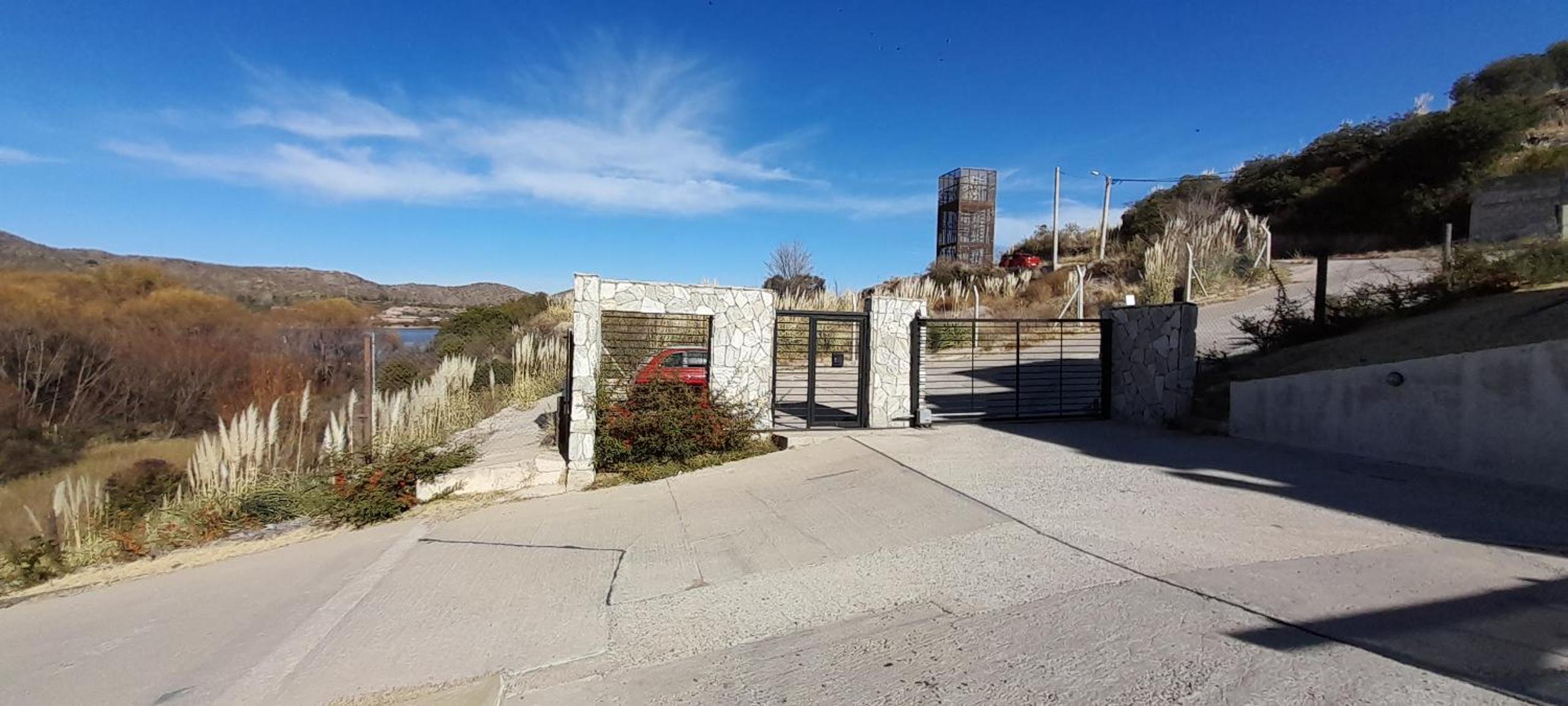 DEPARTAMENTO en POTRERO DE LOS FUNES frente al lago