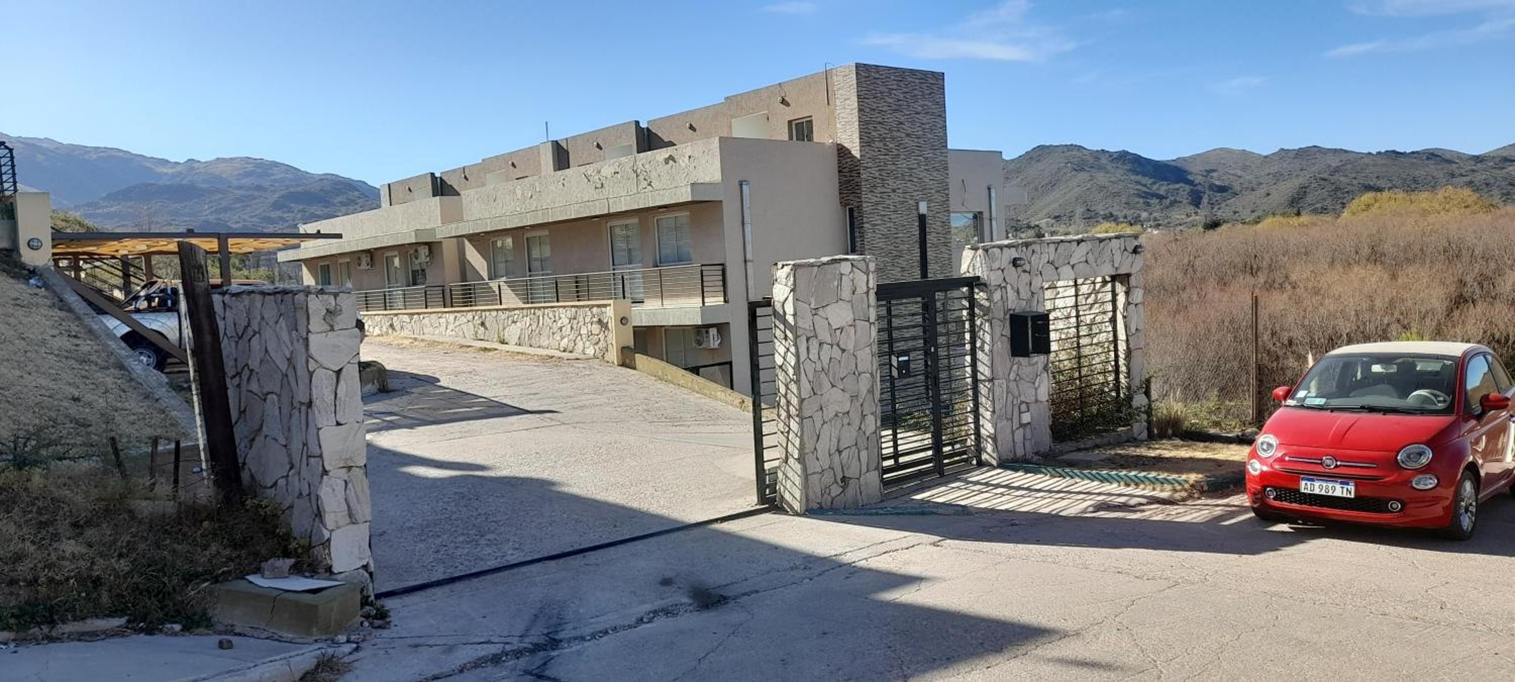 DEPARTAMENTO en POTRERO DE LOS FUNES frente al lago