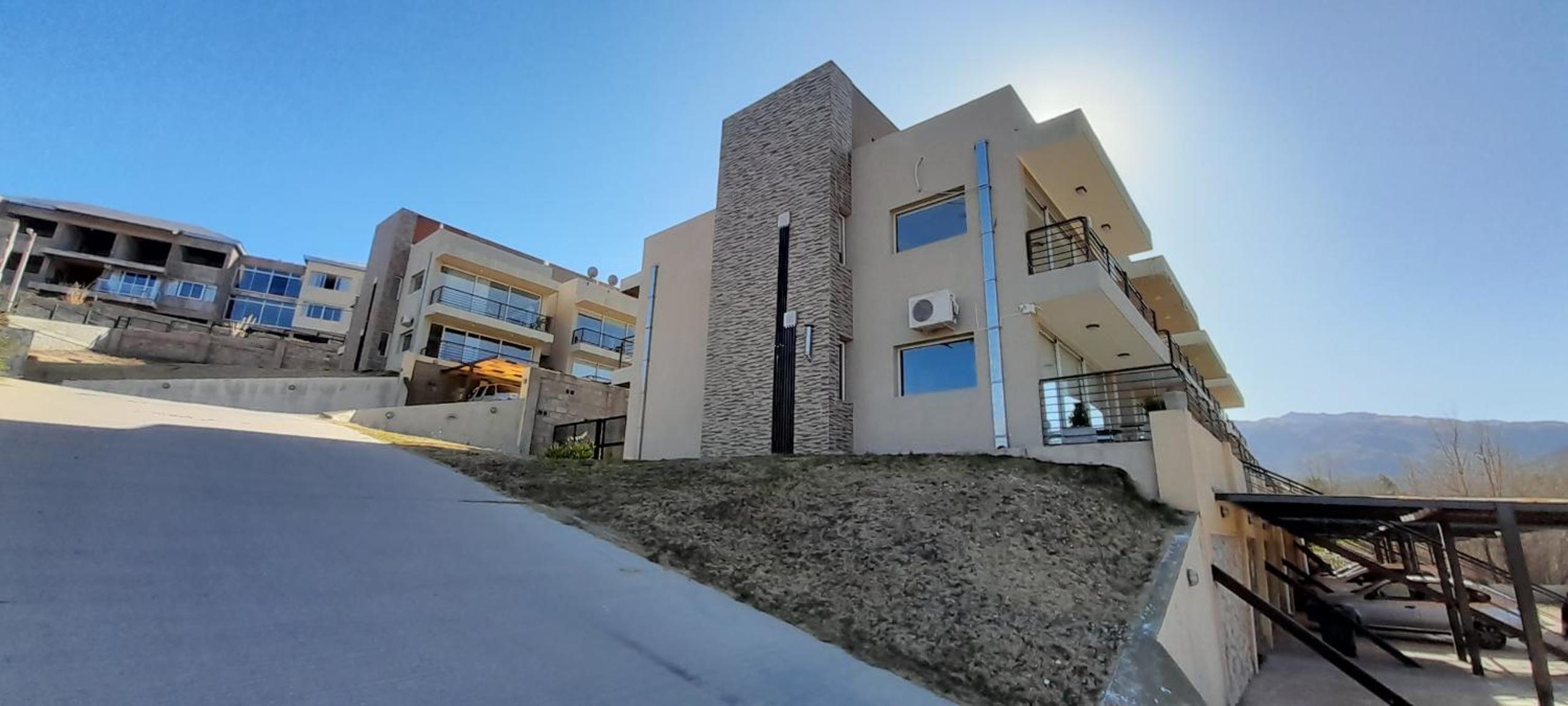 DEPARTAMENTO en POTRERO DE LOS FUNES frente al lago