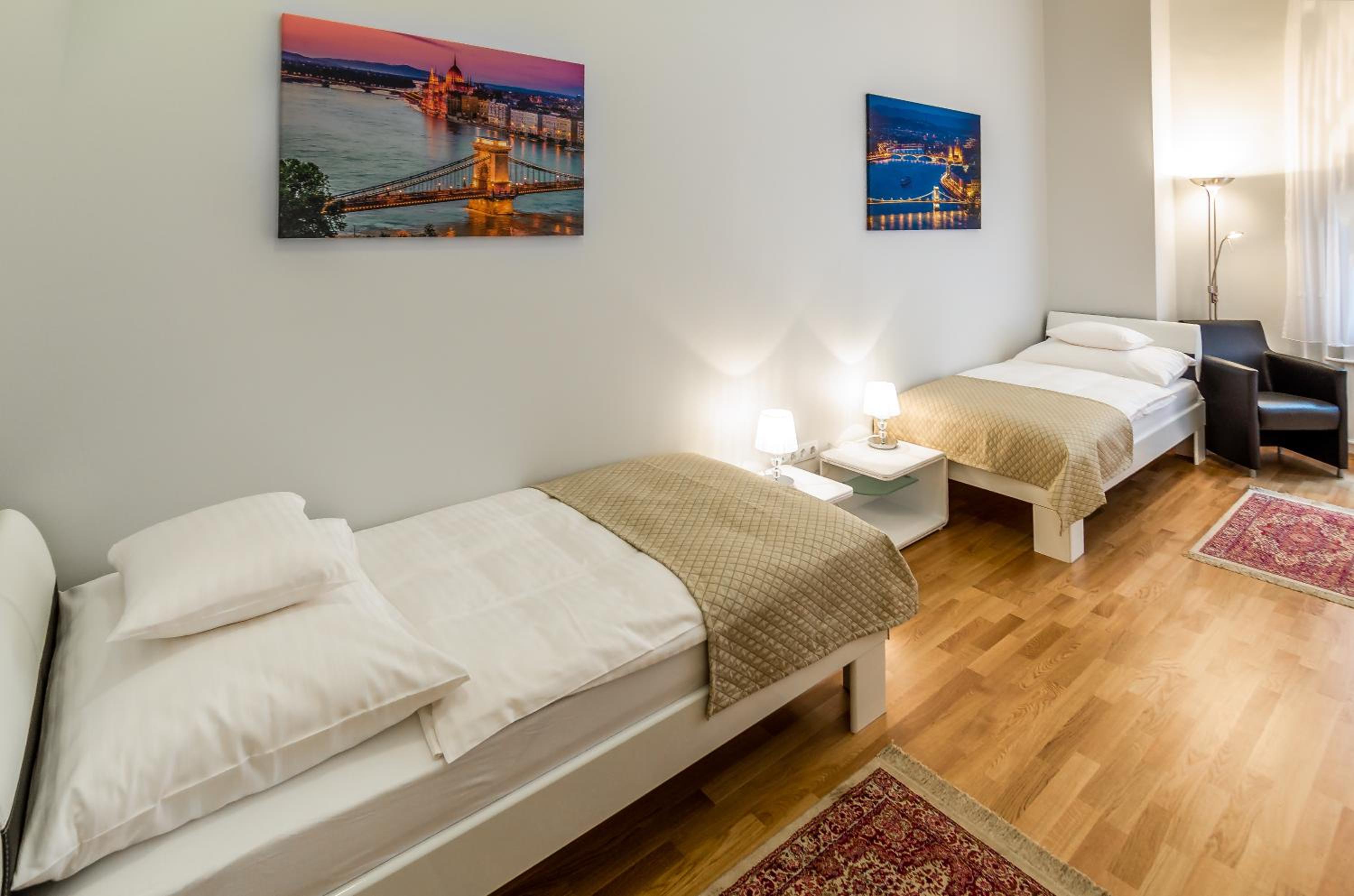 Anabelle Bed and Budapest
