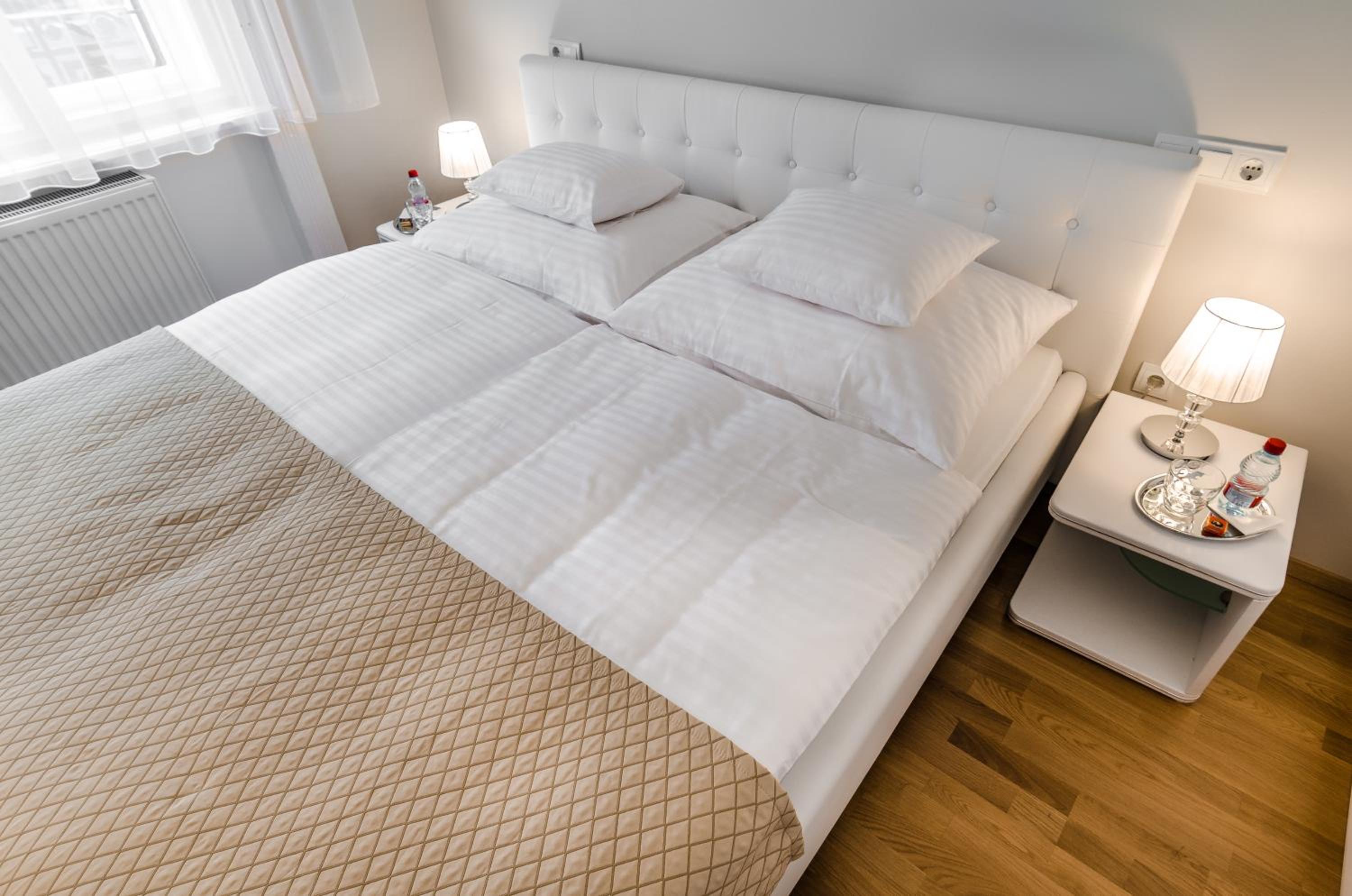 Anabelle Bed and Budapest