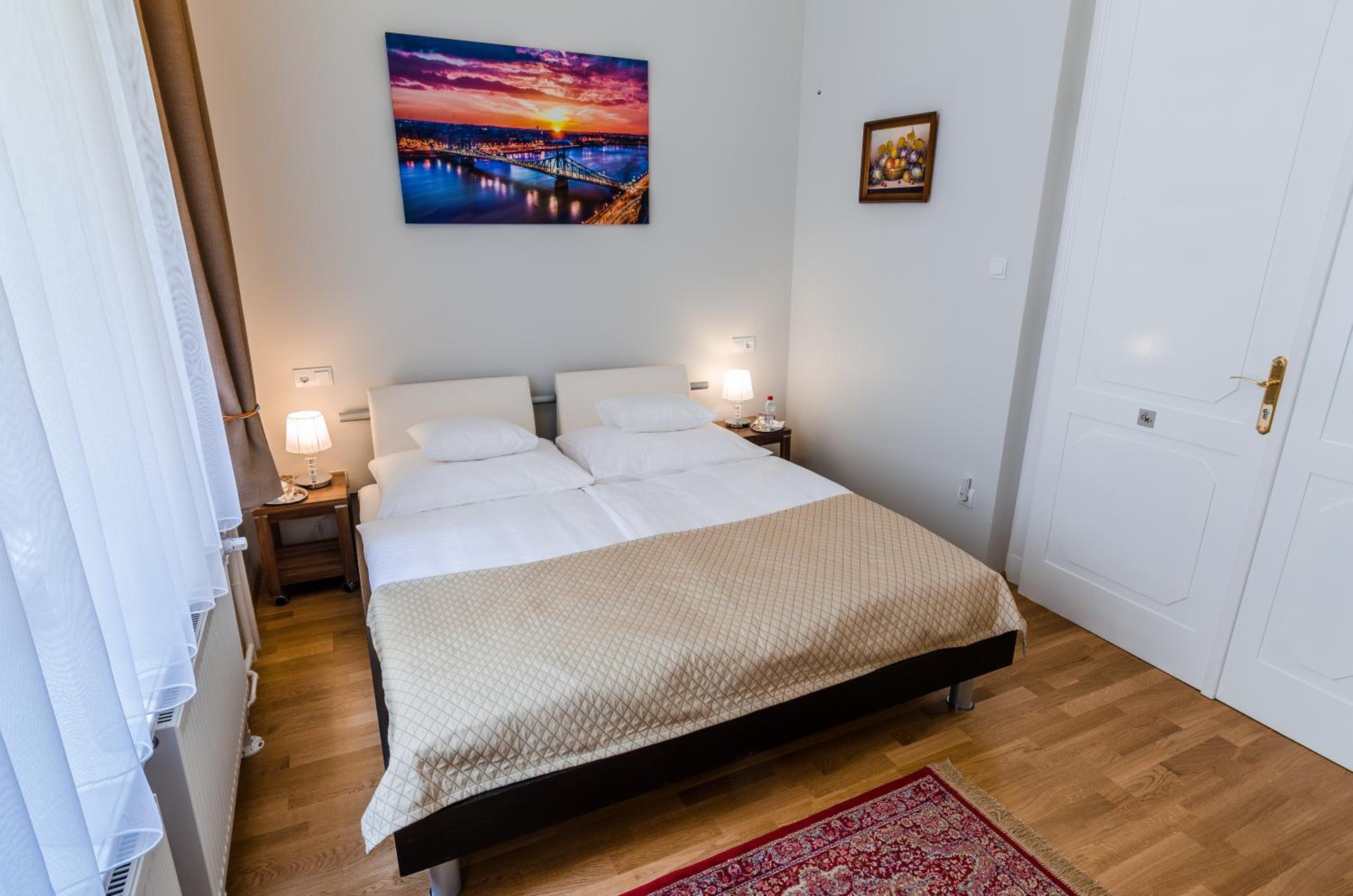 Anabelle Bed and Budapest