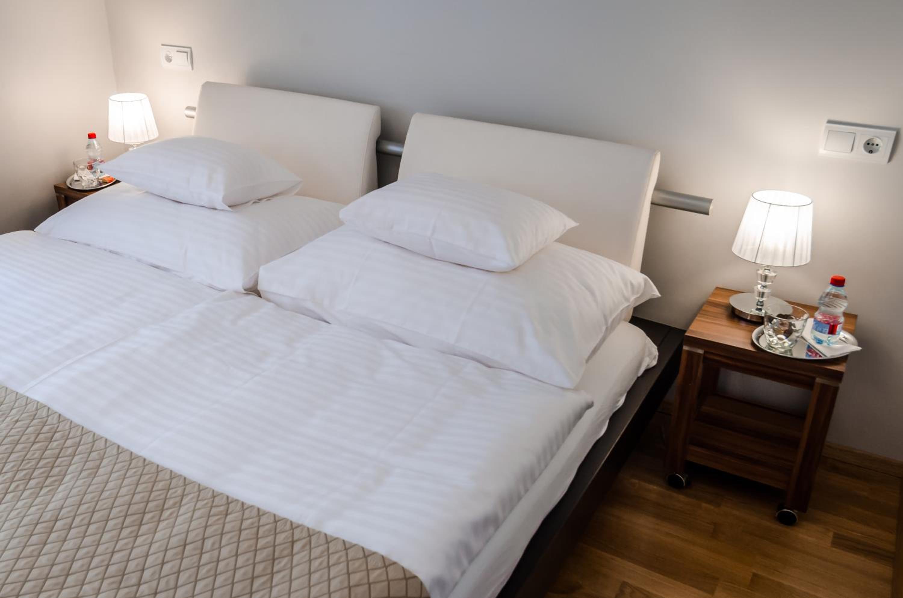 Anabelle Bed and Budapest