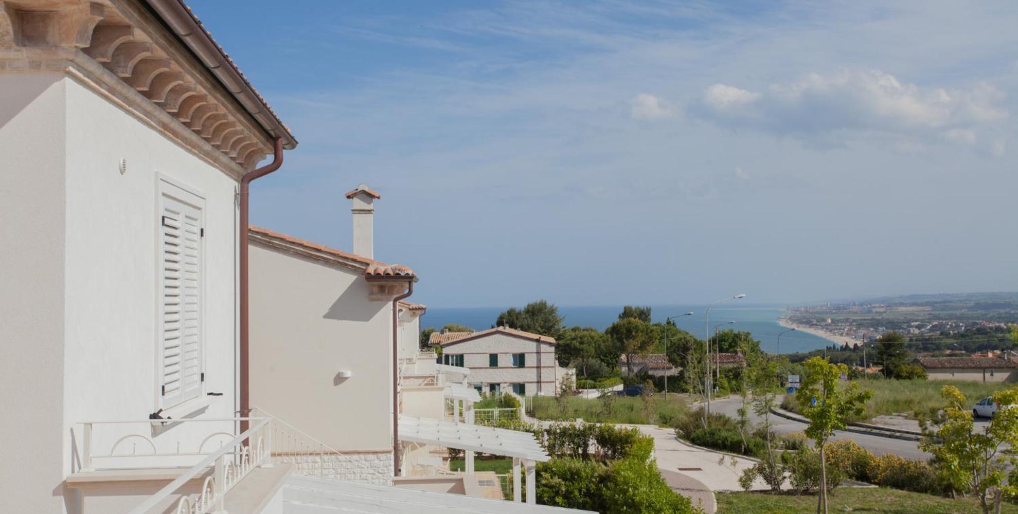 Camere Maré en Sirolo — balance & terrace