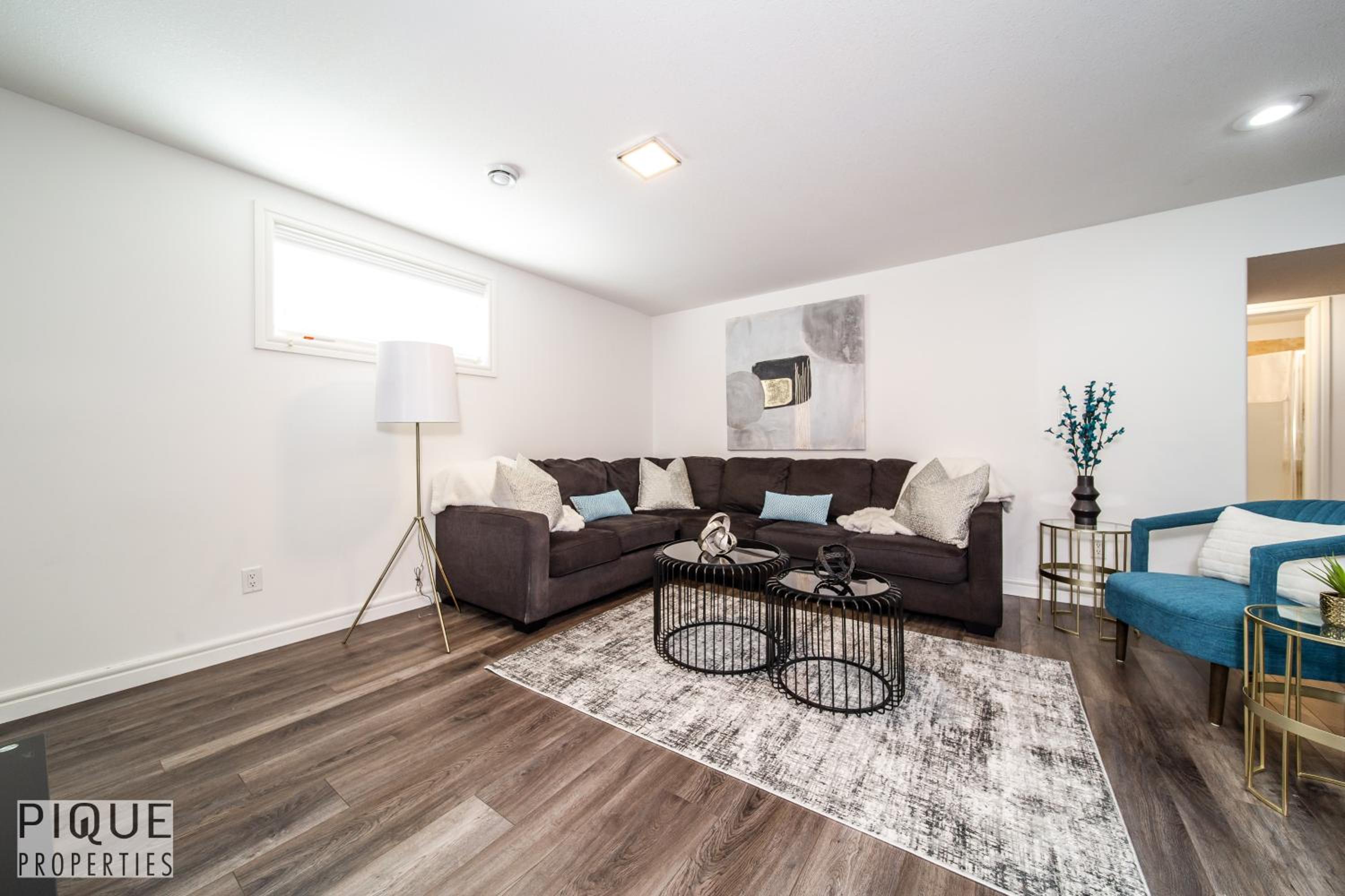 LUXURIOUS 6 Bed Home I Fireplace I near Sports Park I with Double Garage & Fast WiFi!