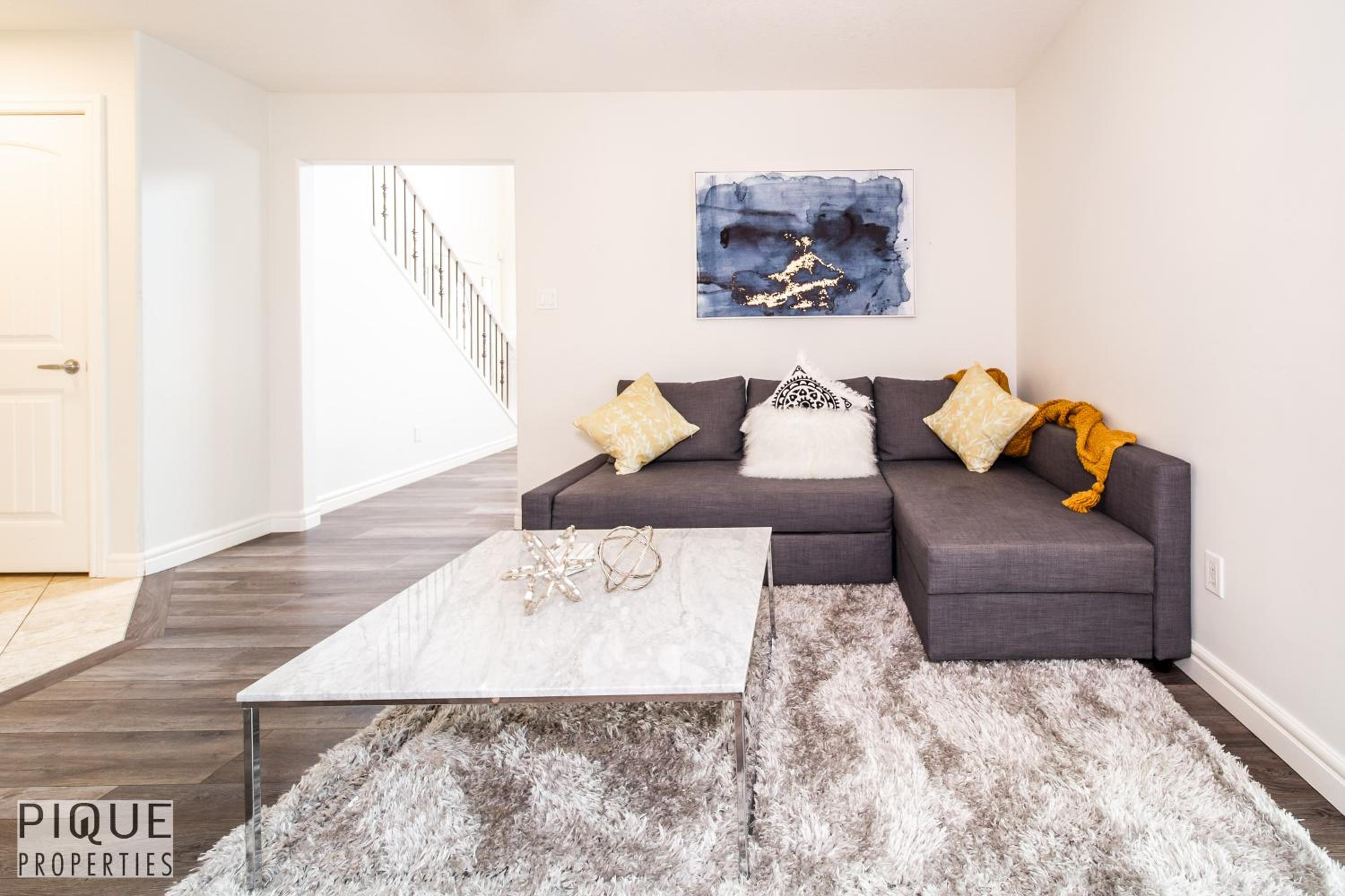LUXURIOUS 6 Bed Home I Fireplace I near Sports Park I with Double Garage & Fast WiFi!