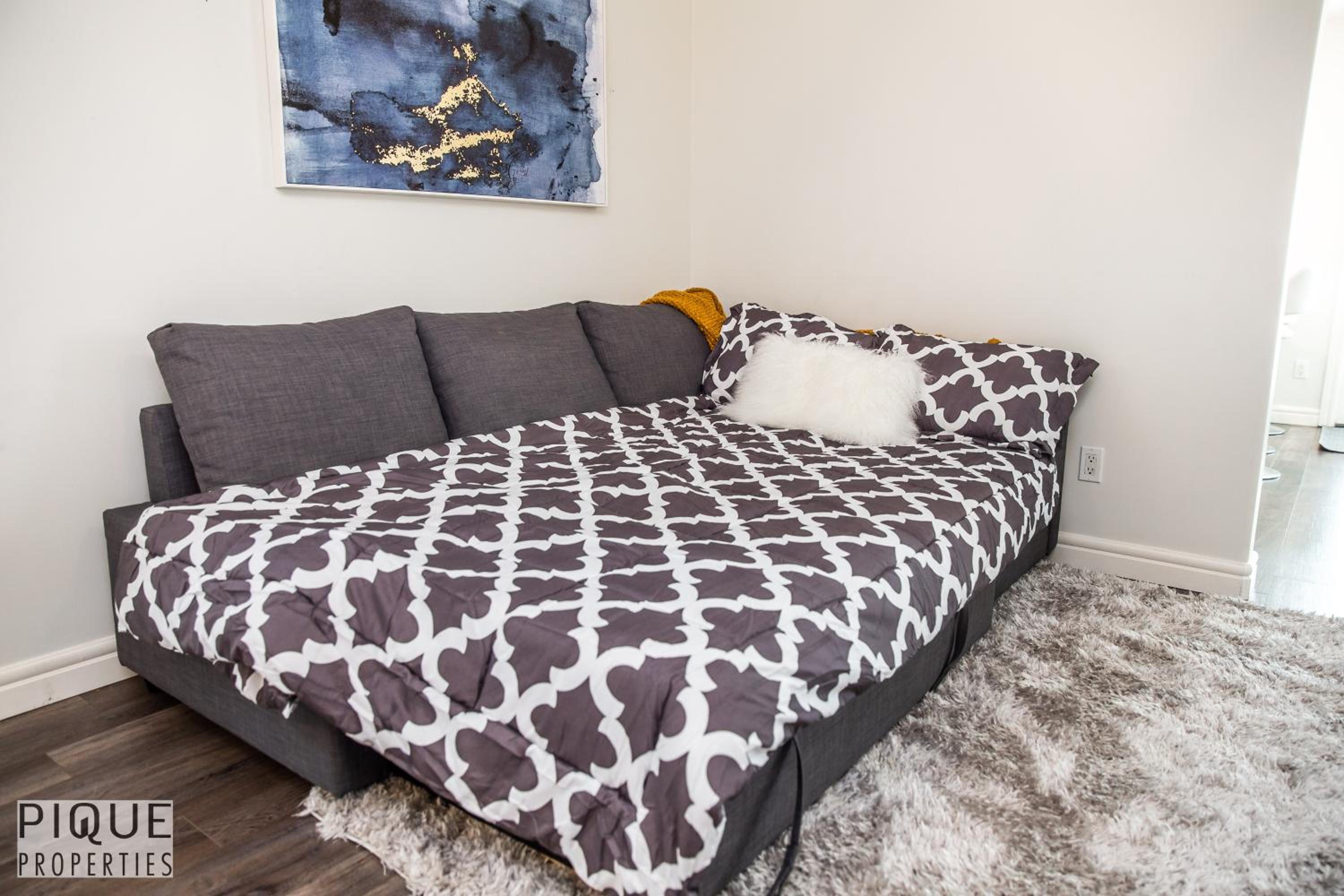 LUXURIOUS 6 Bed Home I Fireplace I near Sports Park I with Double Garage & Fast WiFi!