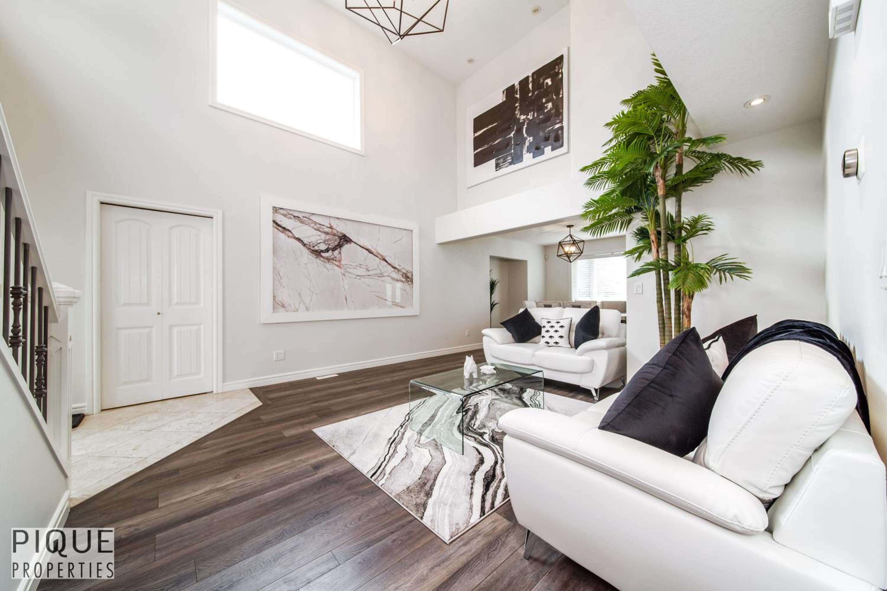 LUXURIOUS 6 Bed Home I Fireplace I near Sports Park I with Double Garage & Fast WiFi!