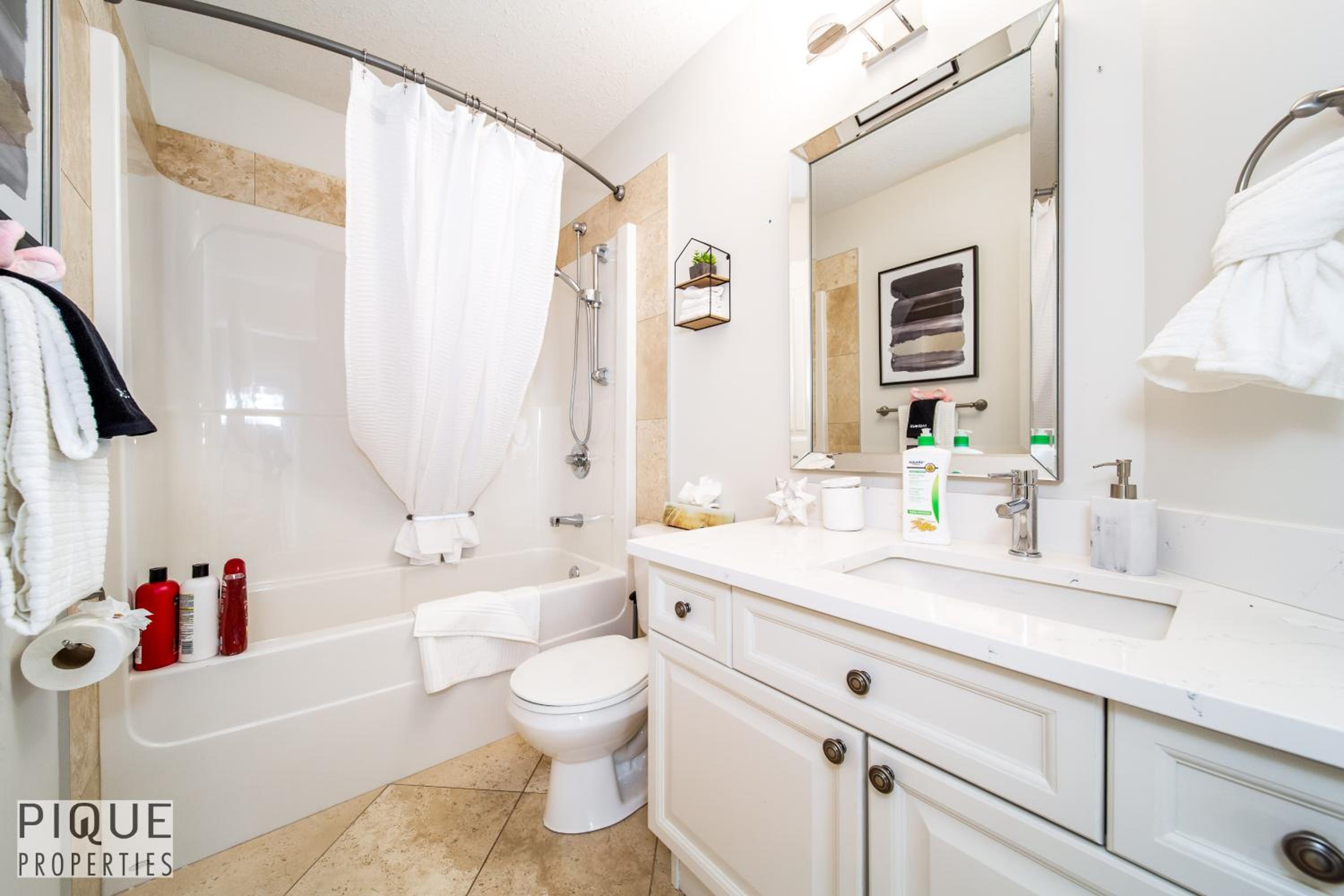 LUXURIOUS 6 Bed Home I Fireplace I near Sports Park I with Double Garage & Fast WiFi!