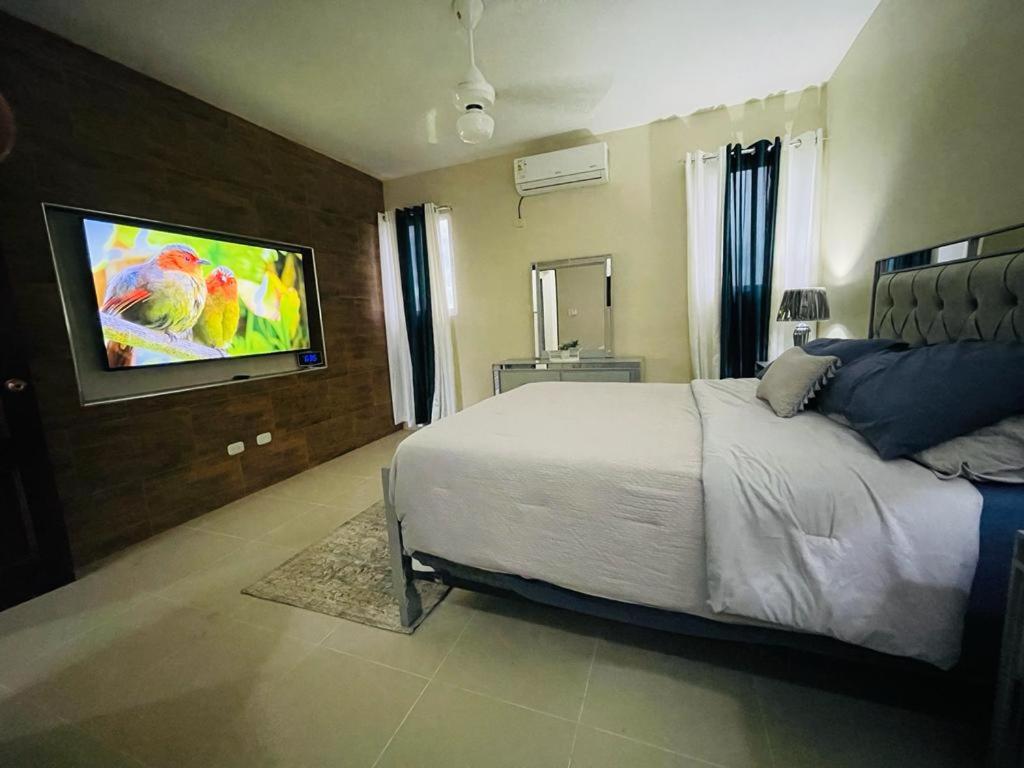 Condo 3 Bd Apt Internet,2 Parqueo,lavadora,ac