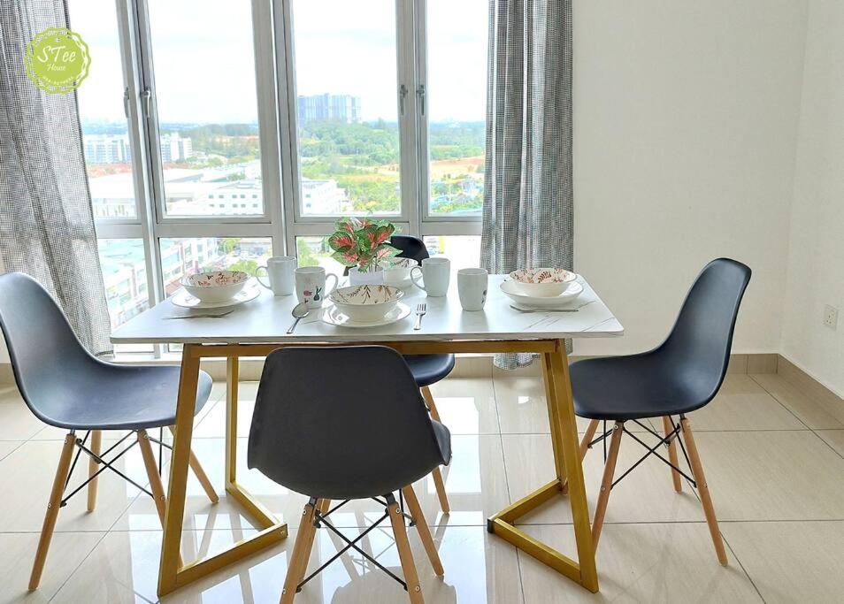Tranquility-4pax -Mount Austin-Netflix-Ikea-Toppen-Jusco-JB
