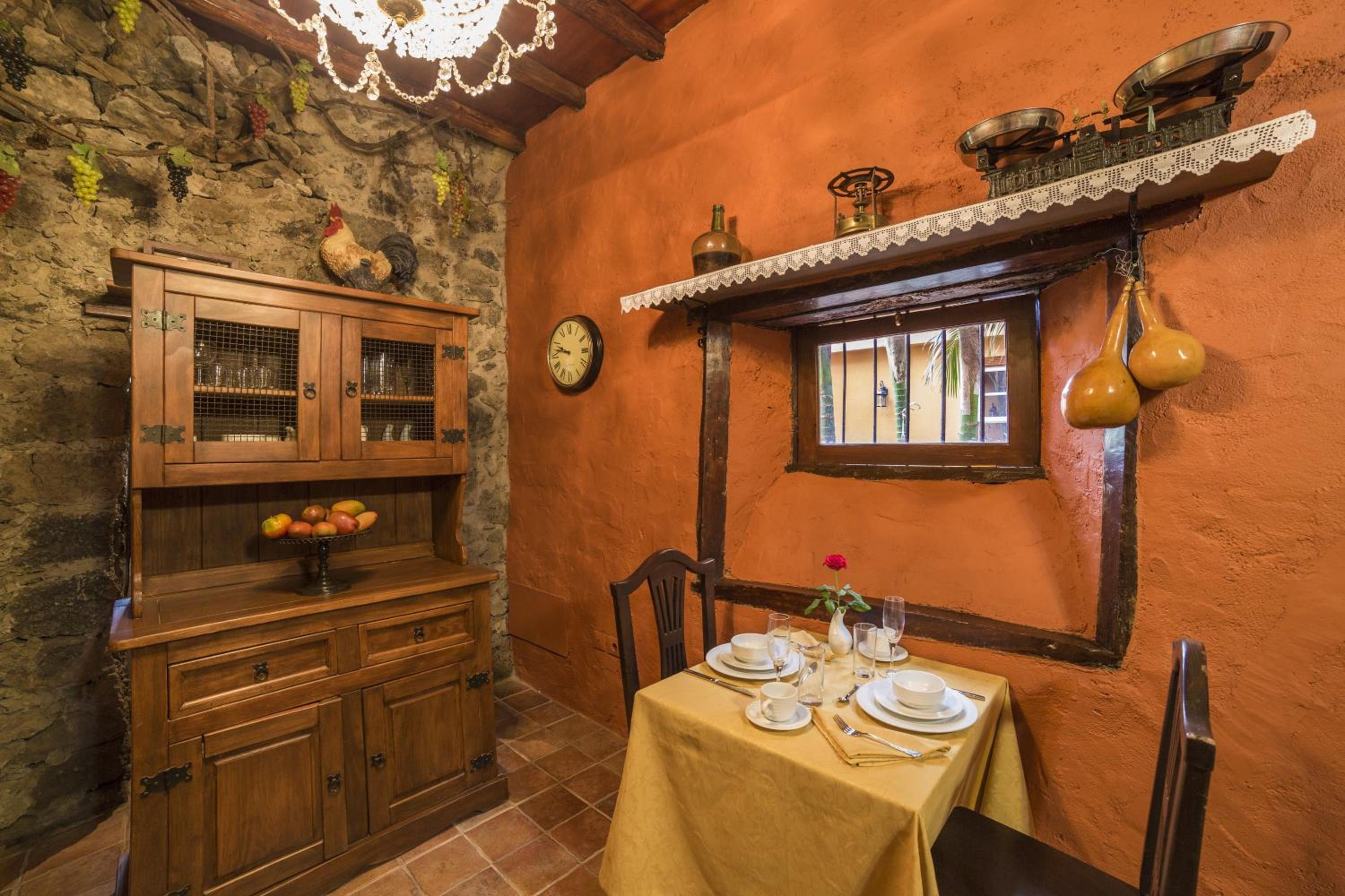 Hotel Emblemático San Marcos en Icod de los Vinos — dining