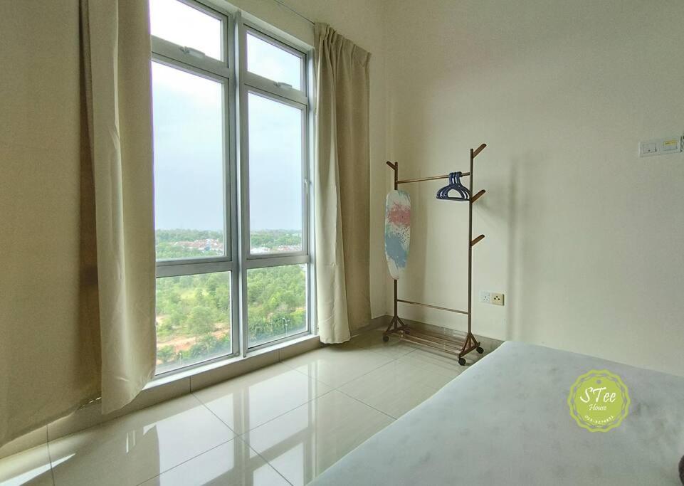 Oscar 4 pax- Mount Austin-Netflix -Ikea Toppen-Jusco