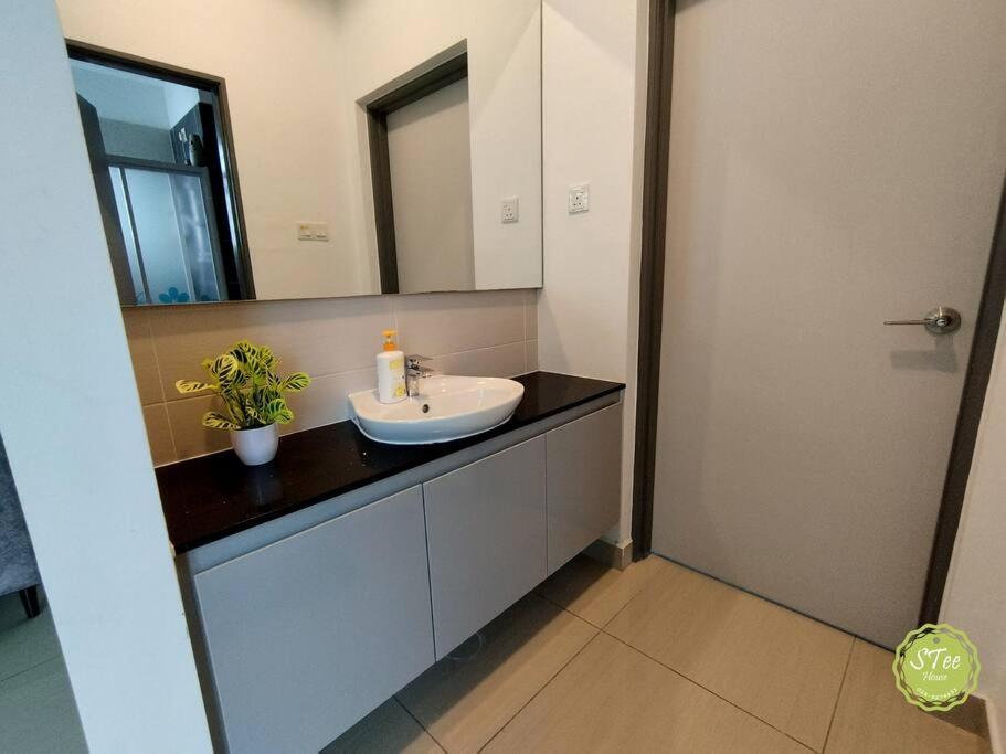 Oscar 4 pax- Mount Austin-Netflix -Ikea Toppen-Jusco