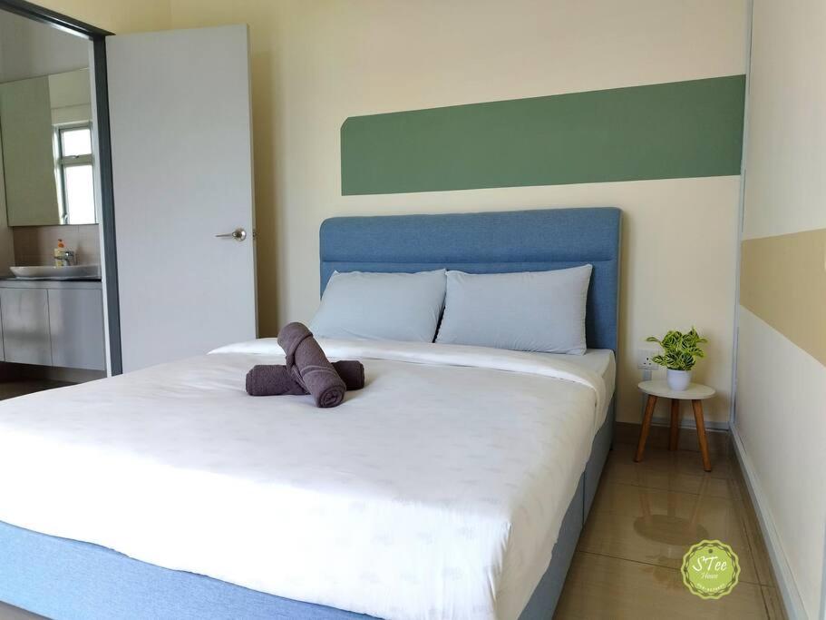 Oscar 4 pax- Mount Austin-Netflix -Ikea Toppen-Jusco