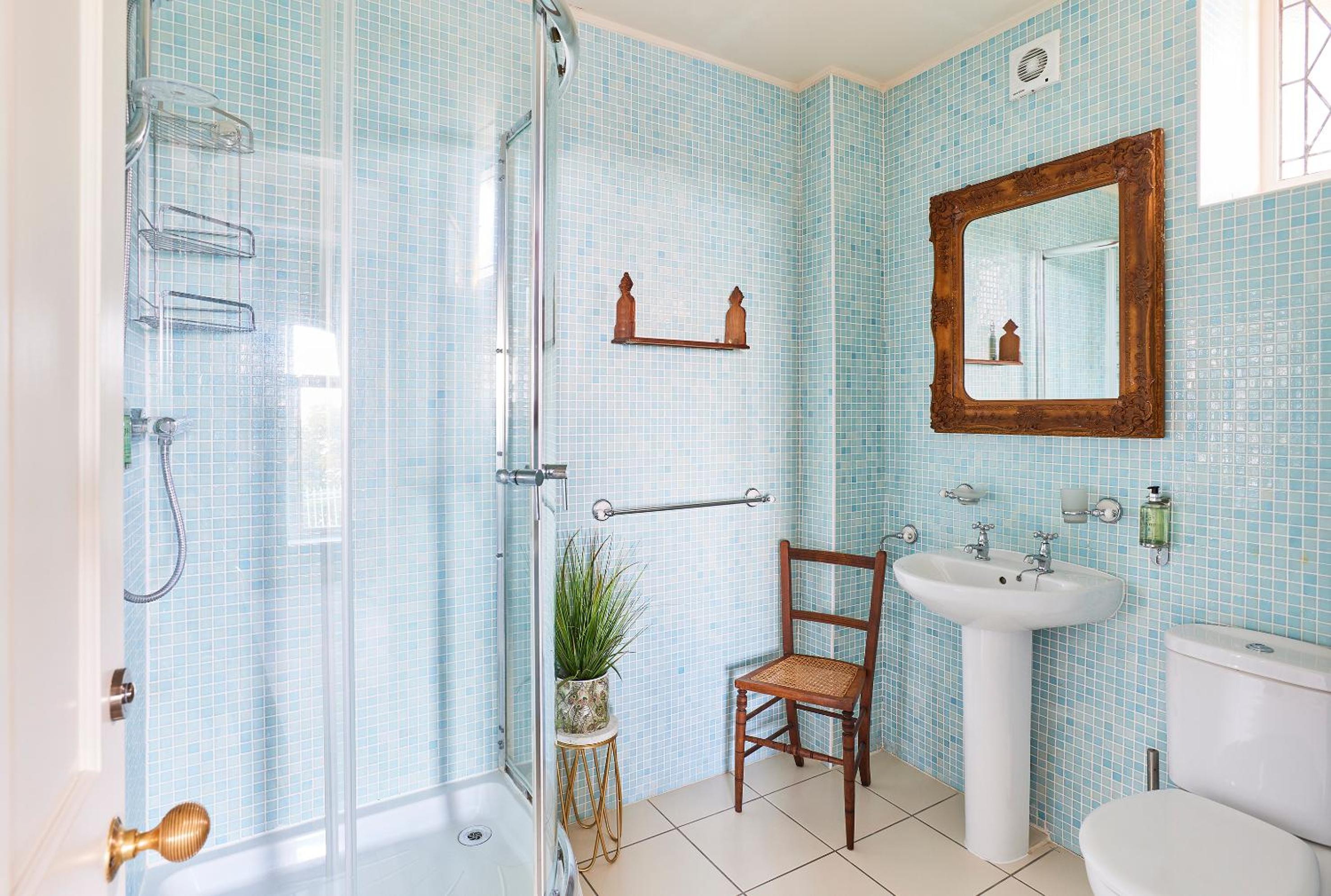 The Spa Chalet Scarborough Hot tub, pool, gym, beach location view 4