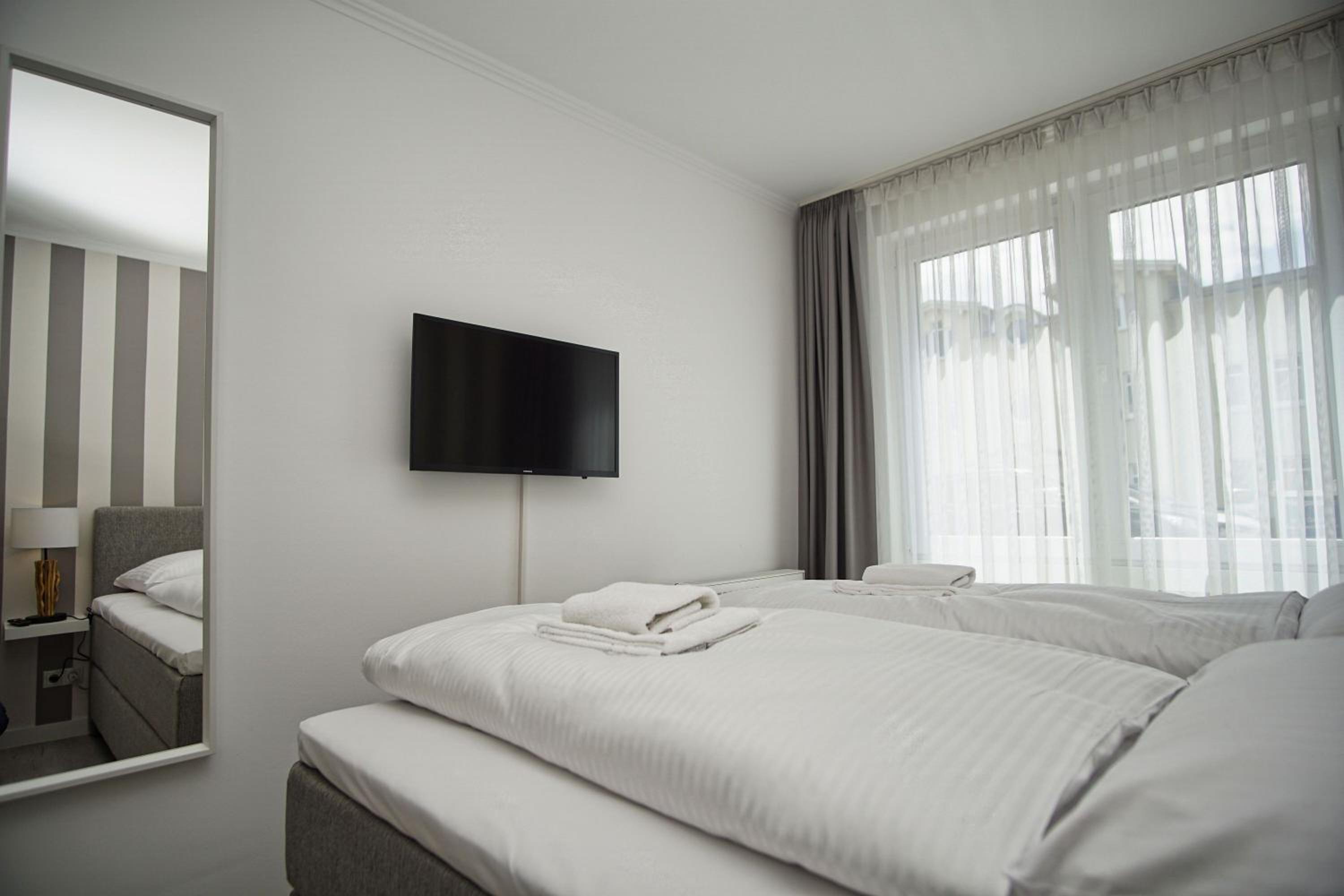 Terrasse, gratis Nutzung vom AHOI Erlebnisbad und Sauna in Sellin - Meeresblick FeWo 78
