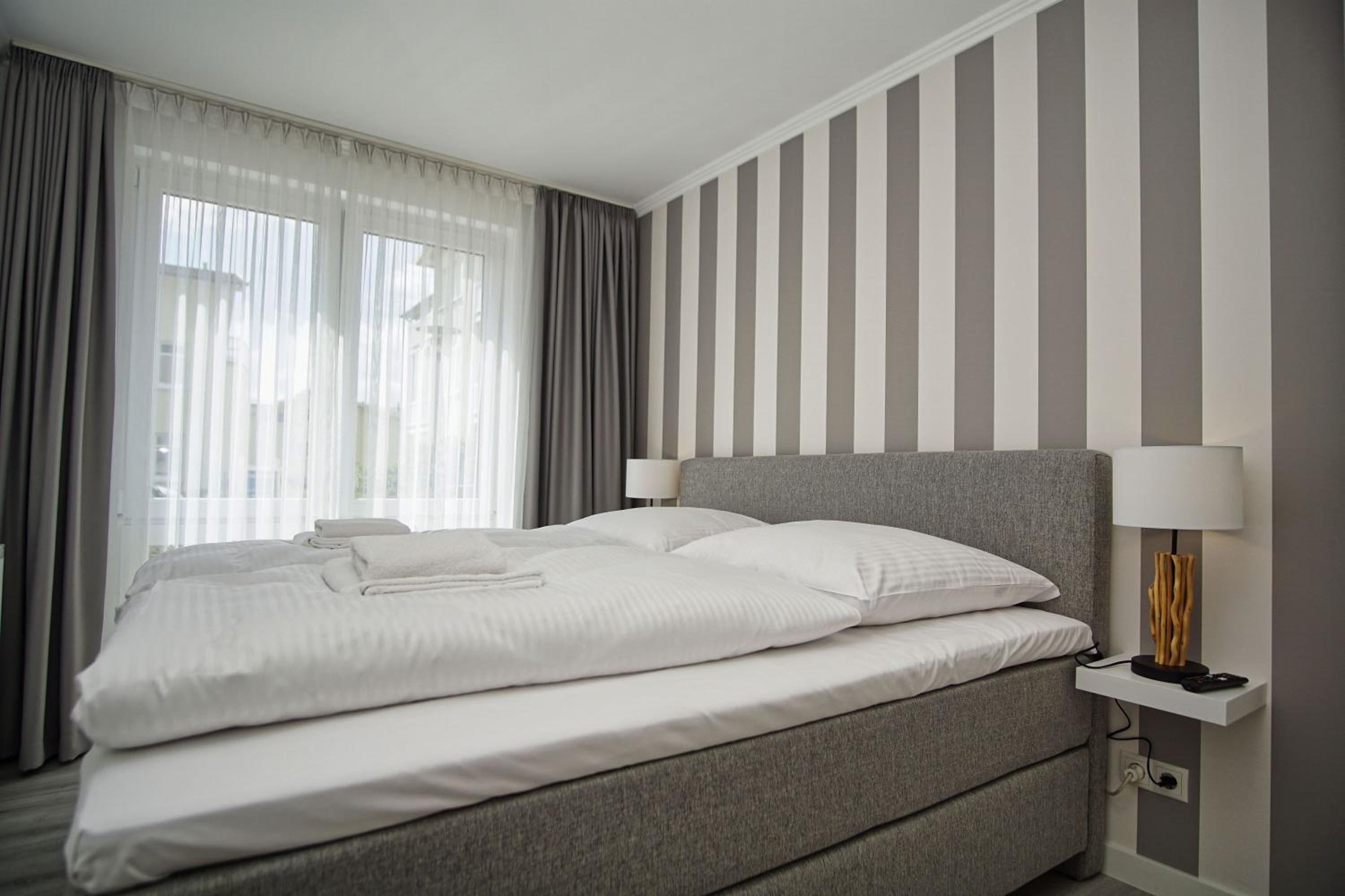 Terrasse, gratis Nutzung vom AHOI Erlebnisbad und Sauna in Sellin - Meeresblick FeWo 78