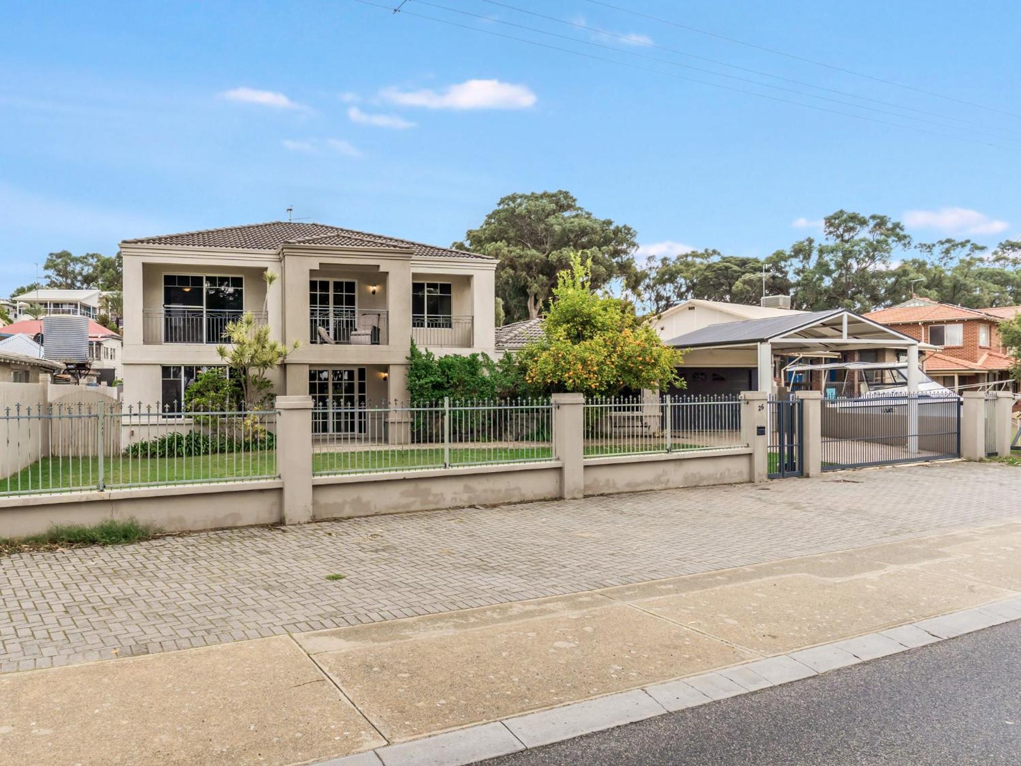 Hotel Aqua La Vista Mandurah - Image 1