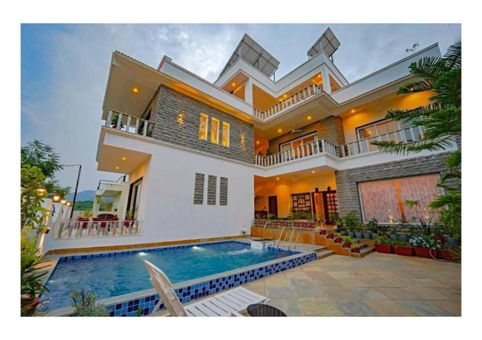 RedhomeX Casa Royale 5BHK view 2