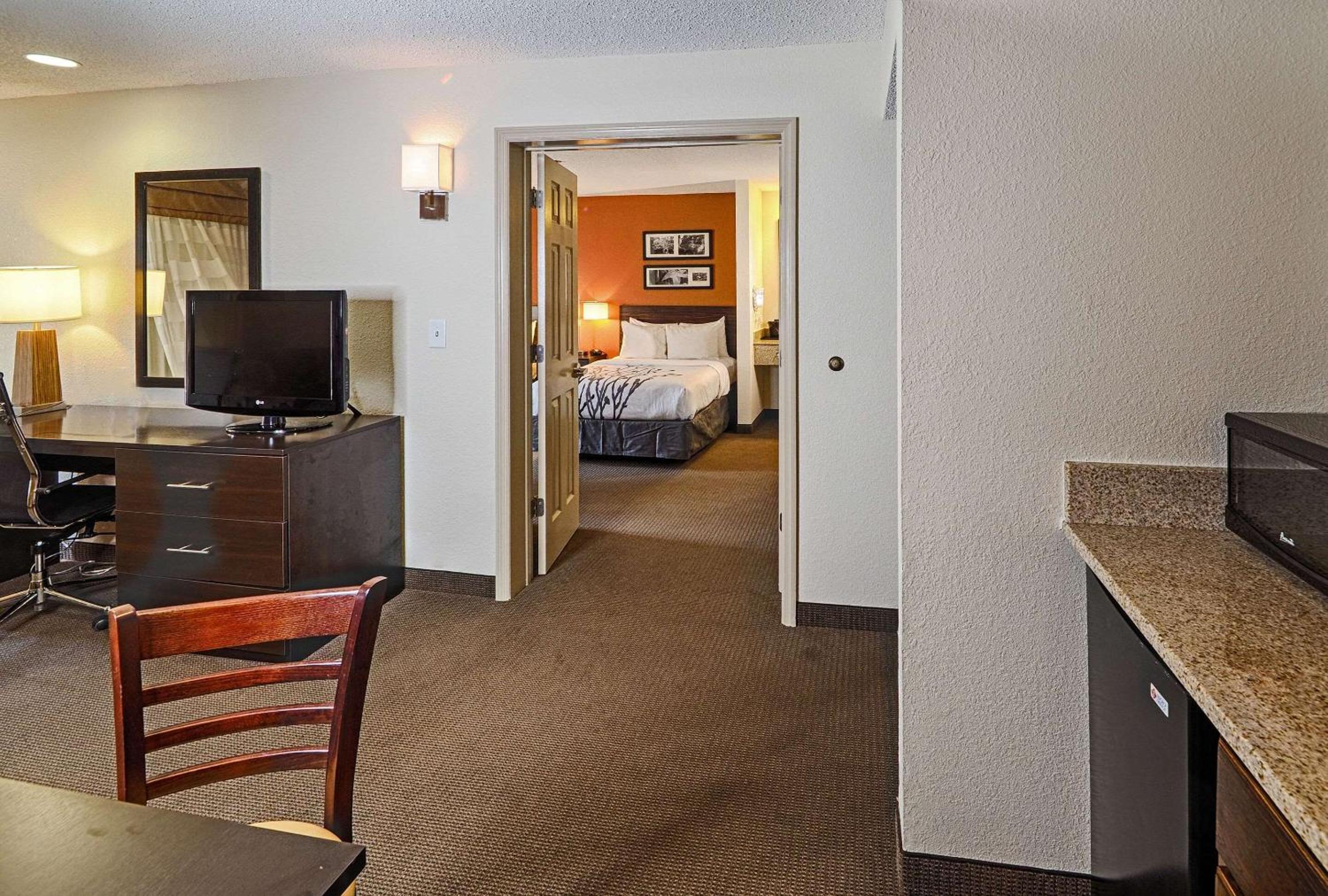 Spring Lake Vacations - Sleep Inn Suites Spring Lake - Fayetteville Near Fort Liberty - Property Image 3