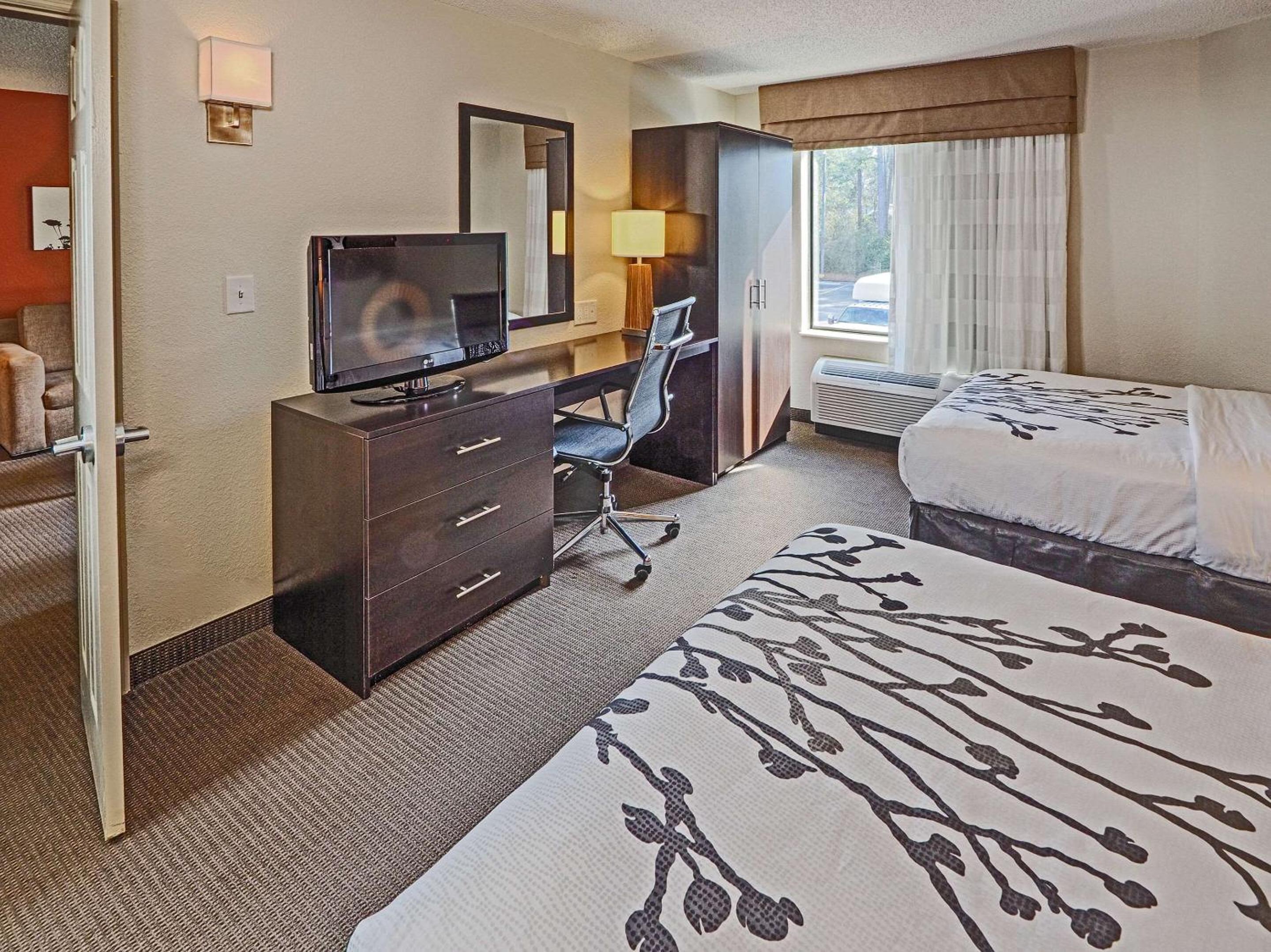 Spring Lake Vacations - Sleep Inn Suites Spring Lake - Fayetteville Near Fort Liberty - Property Image 5