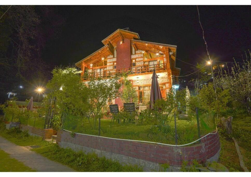 RedhomeX Woodstock 5BHK view 4