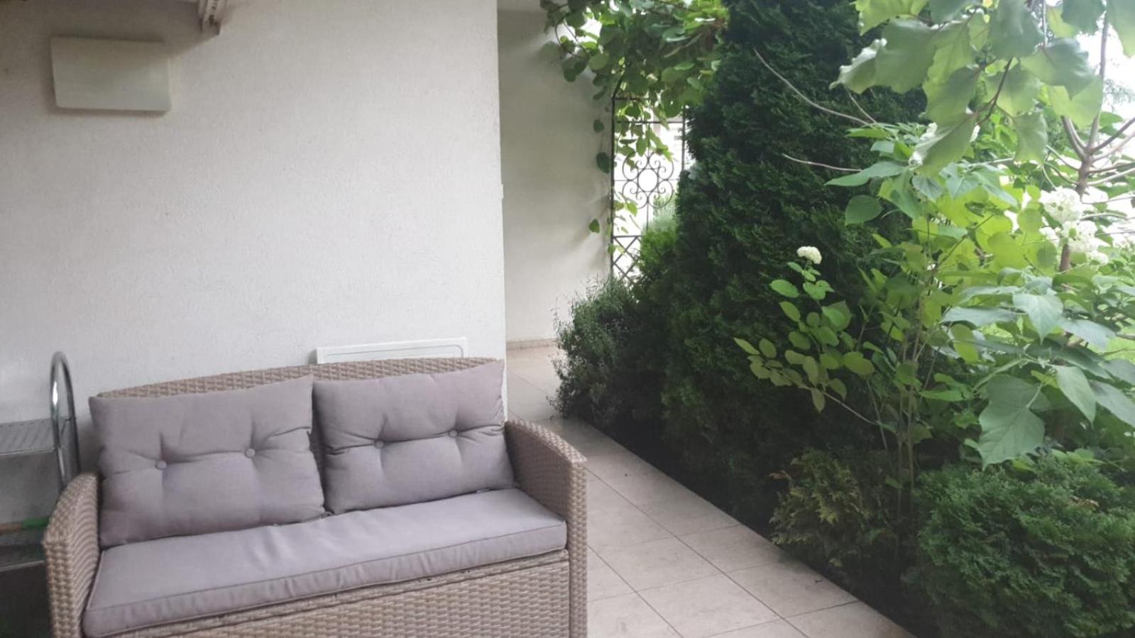 Apartment with green terrace