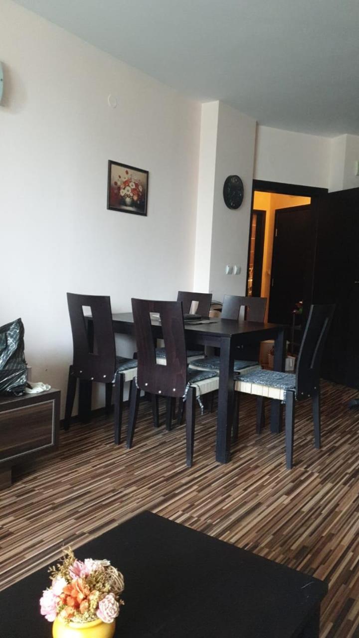 Apartment with green terrace