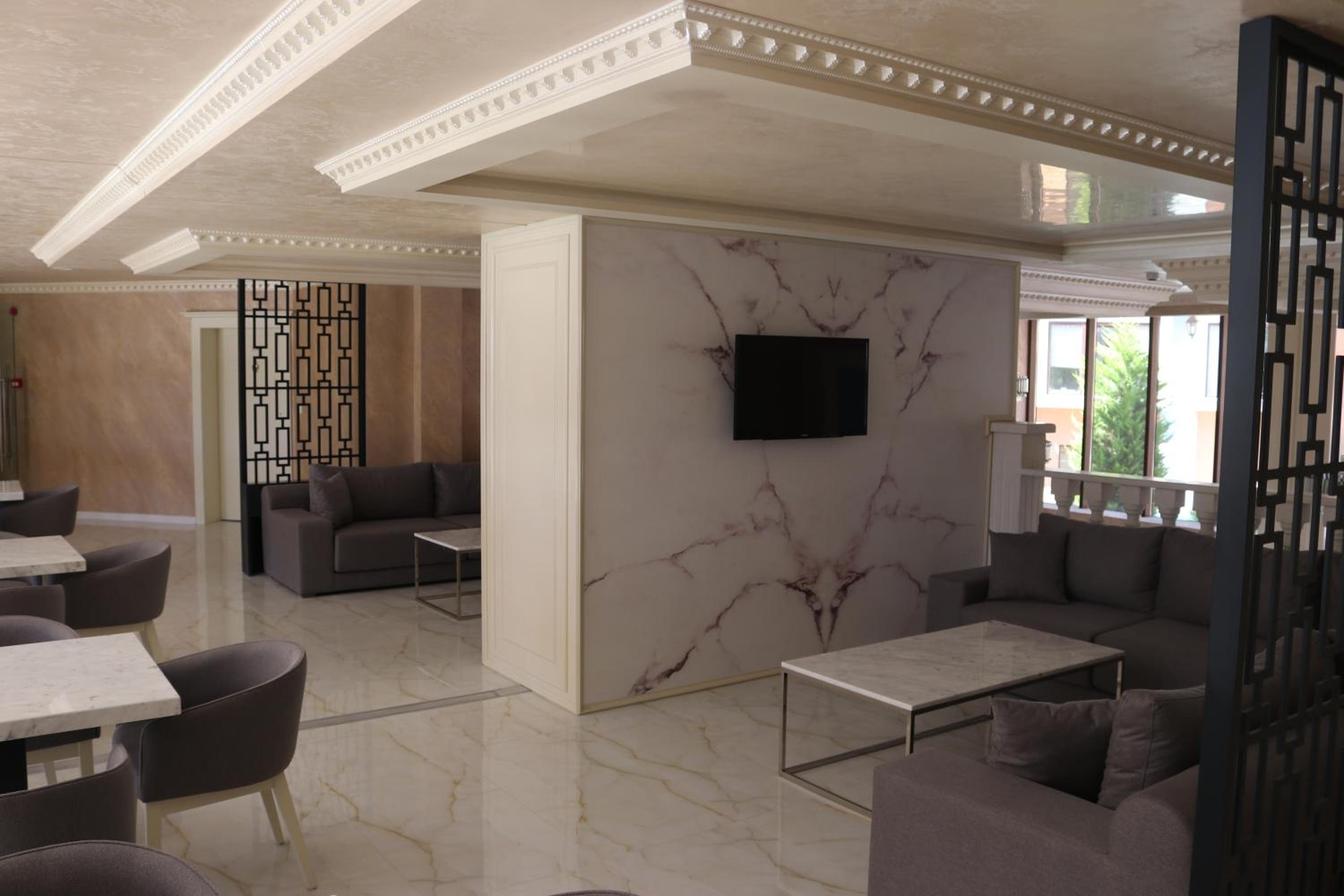 Valencia Gardens Luxury Studios