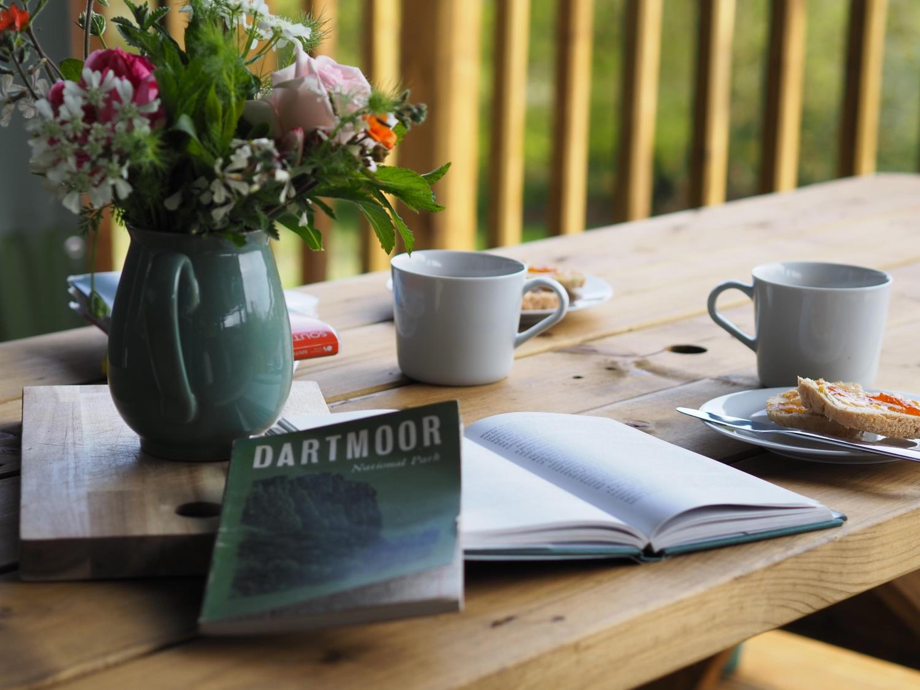 Hotel Brackenhill Glamping - Safari Tent with Hot Tub - Sleeps 6 - Image 1