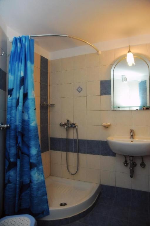 Karyatides Homes