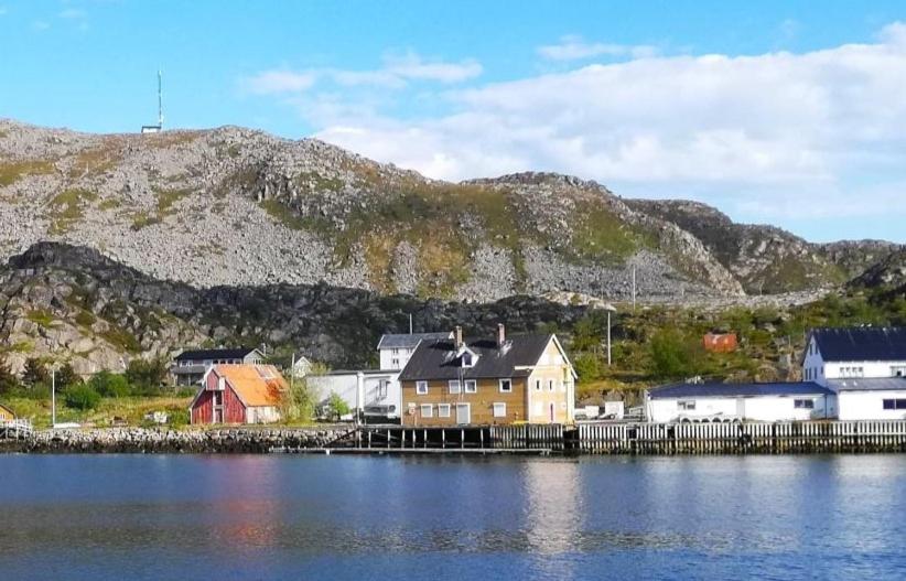 Nøtnes Midnattsol GuestHouse view 2
