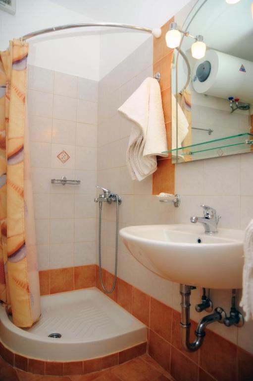 Karyatides Homes